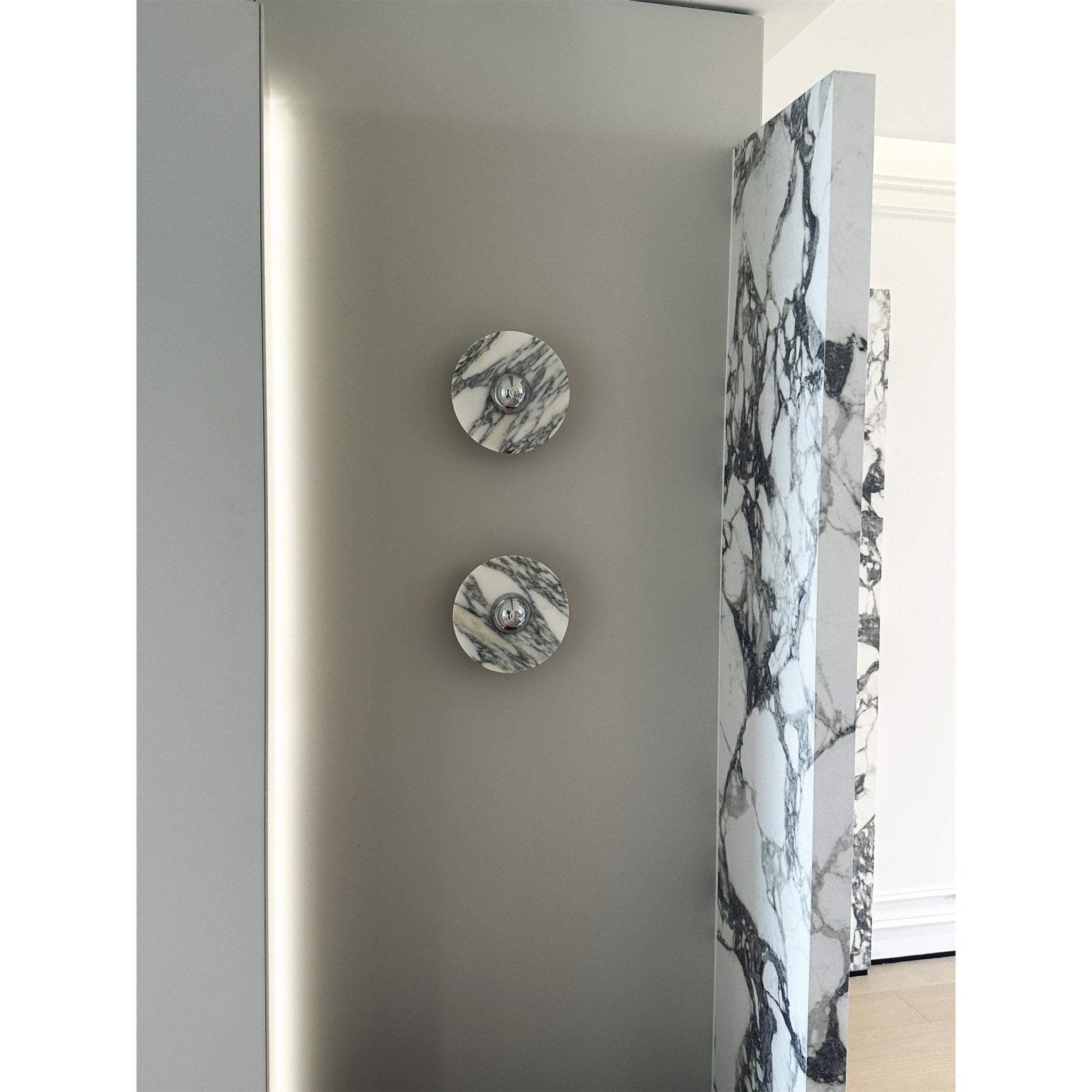 Applique murale moderne Abbott en Marbre Chrome