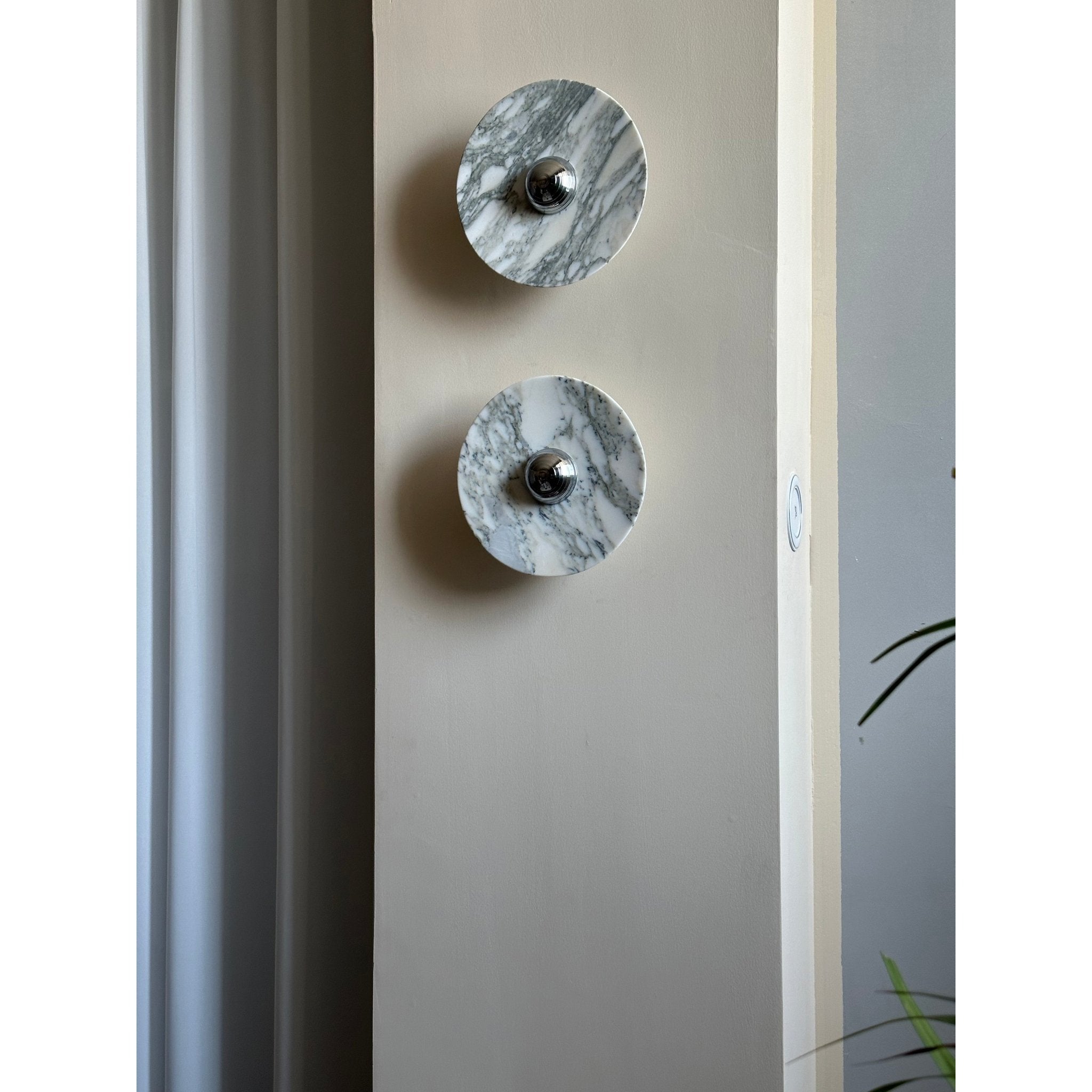 Applique murale moderne Abbott en Marbre Chrome
