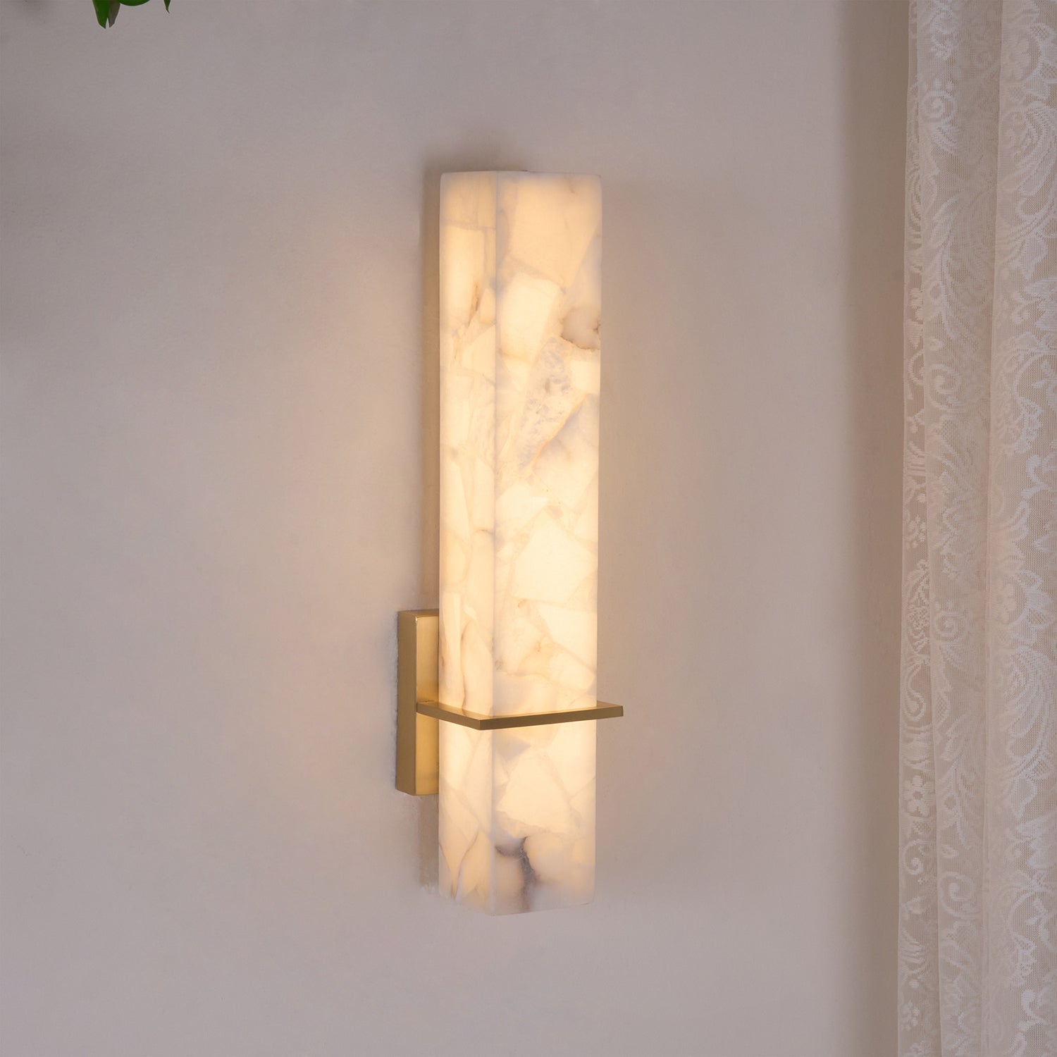 Applique murale moderne Conrad en Albâtre Laiton et blanc