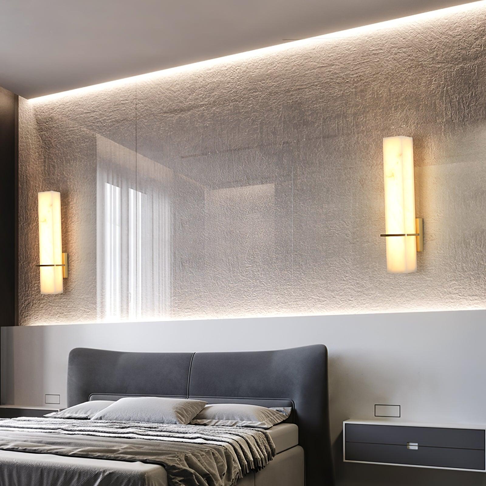 Applique murale moderne Conrad en Albâtre Laiton et blanc