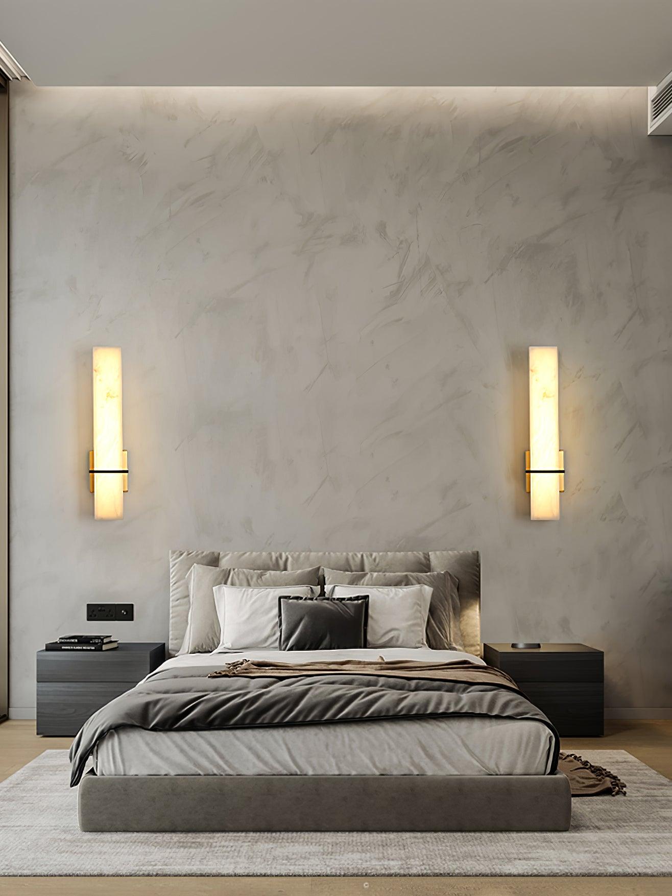 Applique murale moderne Conrad en Albâtre Laiton et blanc