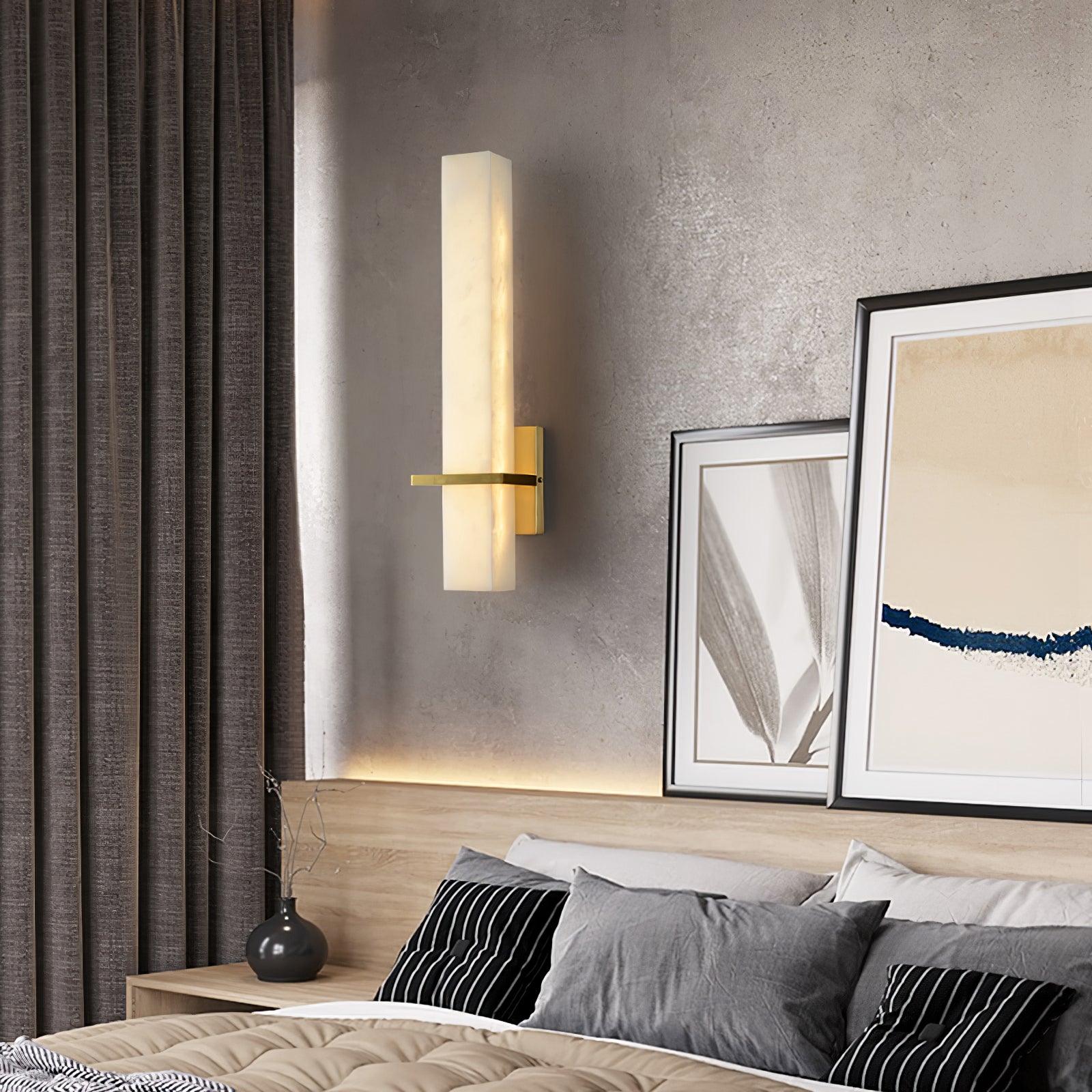 Applique murale moderne Conrad en Albâtre Laiton et blanc