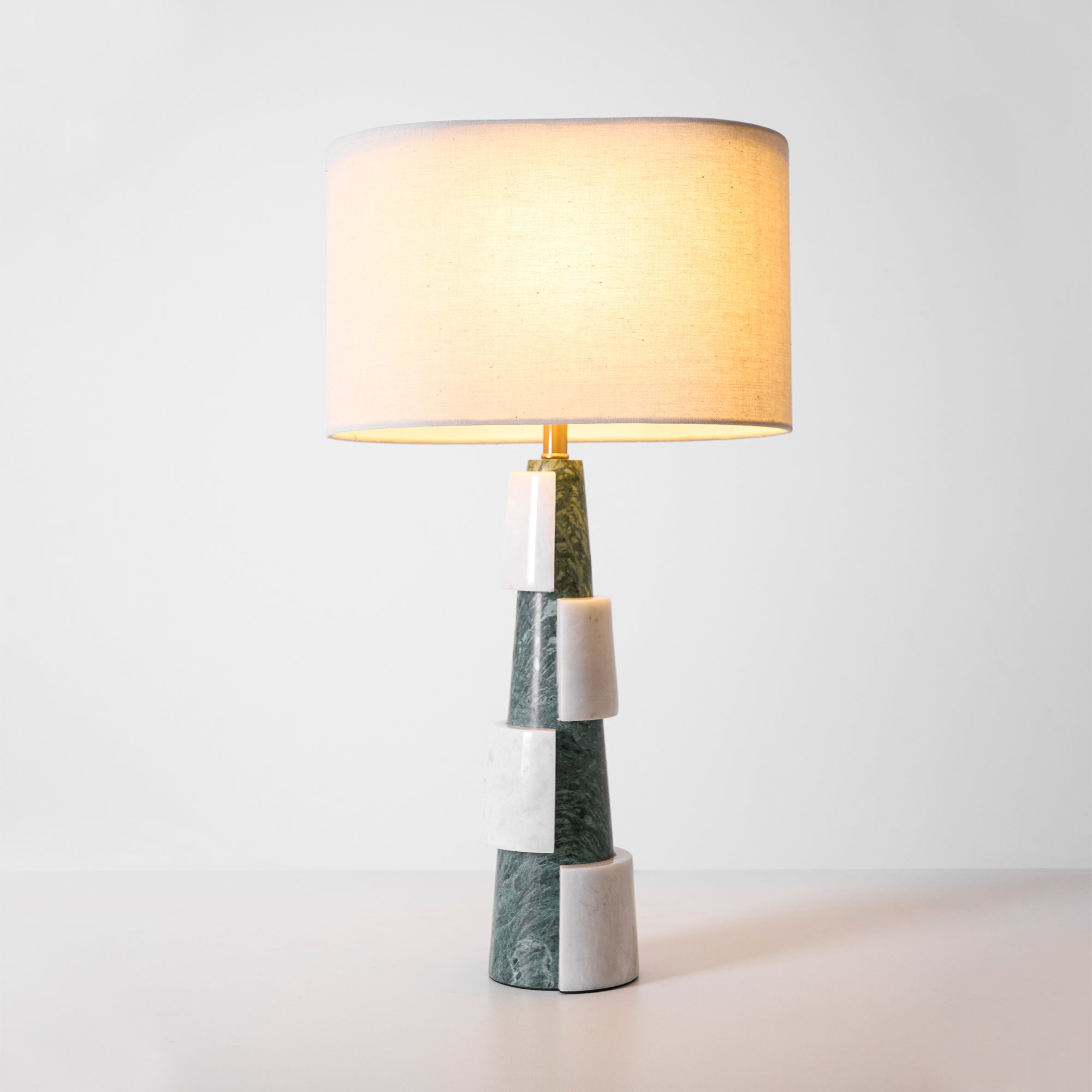 Lampe à poser moderne Dadi en Marbre Vert et blanc