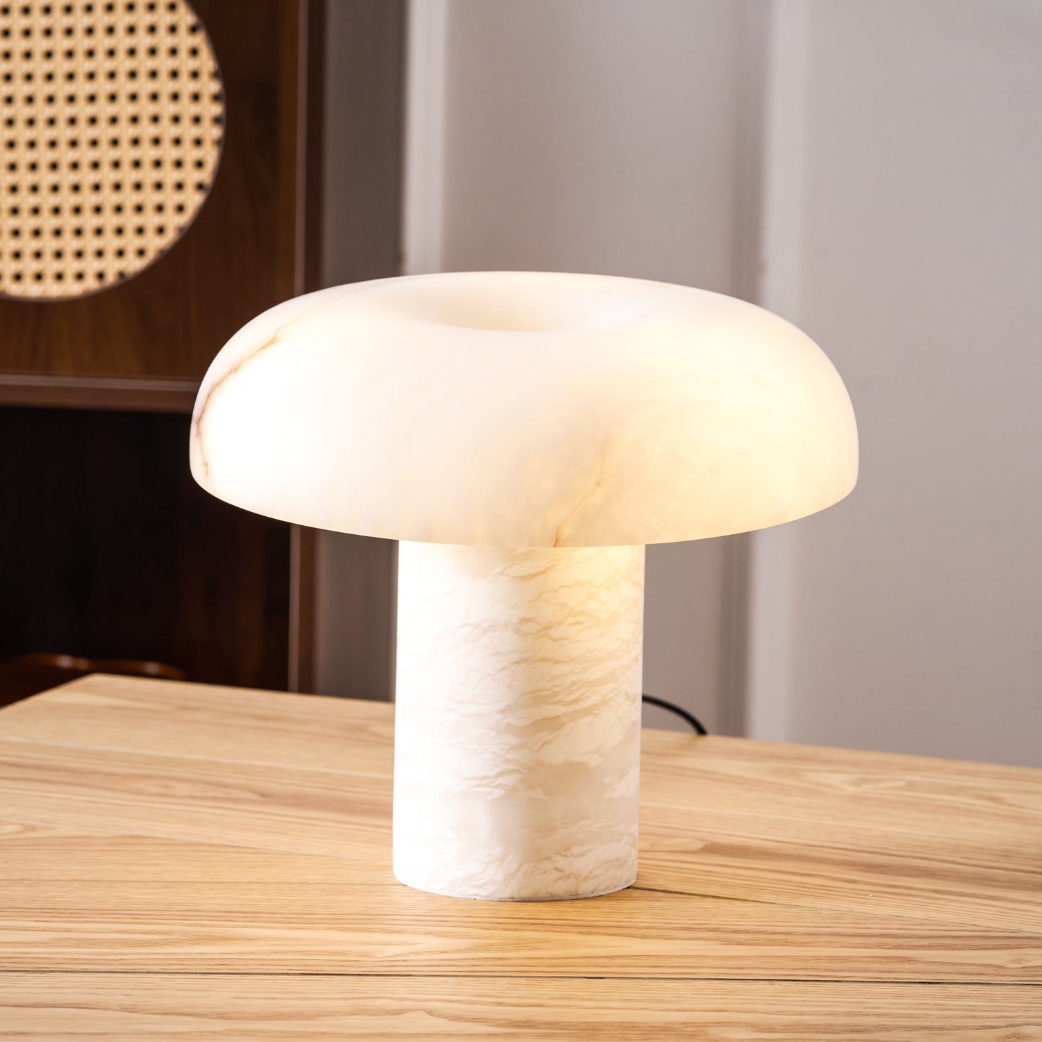 Lampe à poser moderne Acel en Albâtre Laiton et blanc