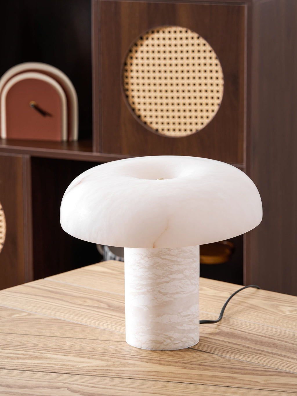 Lampe à poser moderne Acel en Albâtre Laiton et blanc