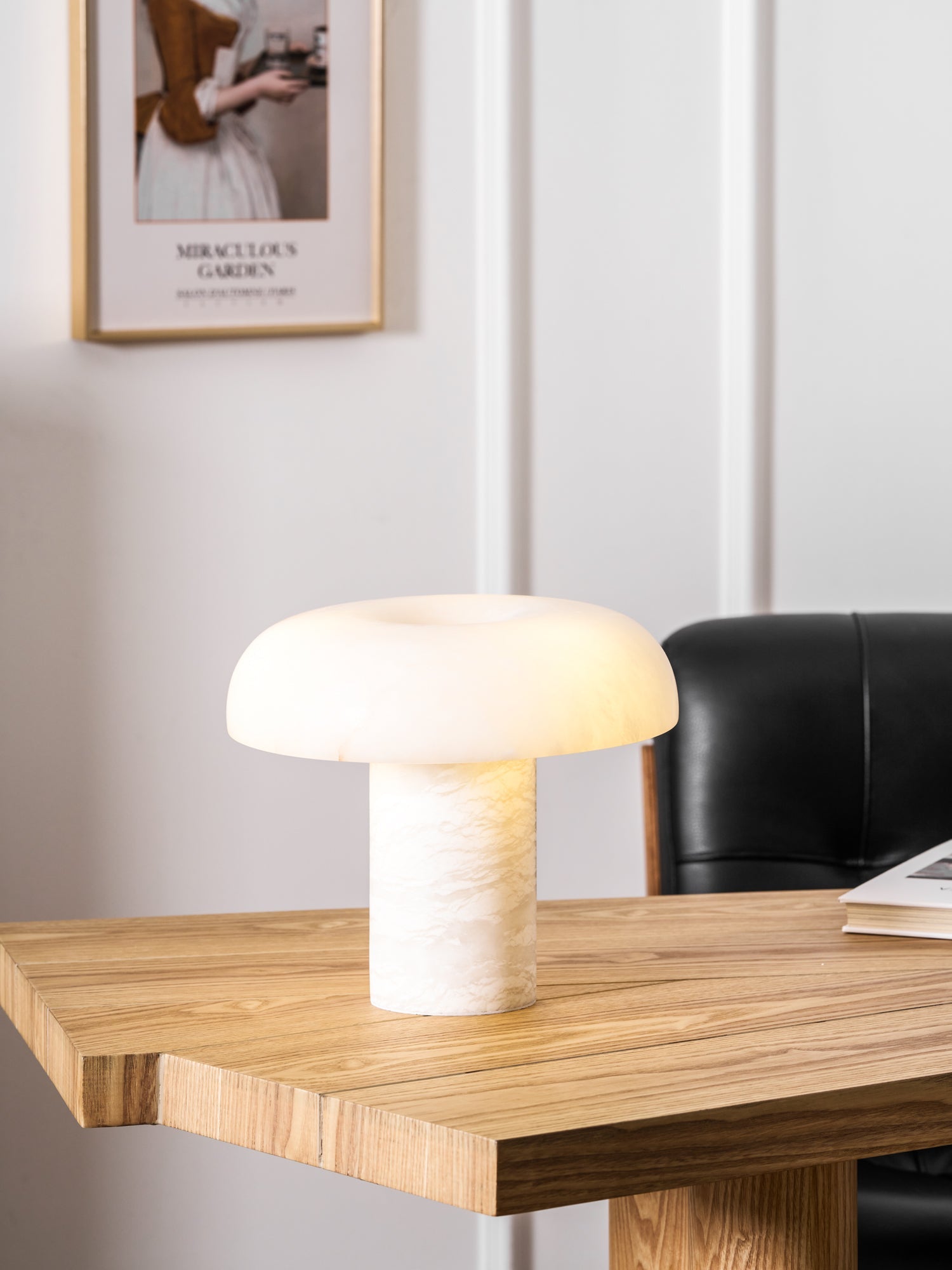 Lampe à poser moderne Acel en Albâtre Laiton et blanc
