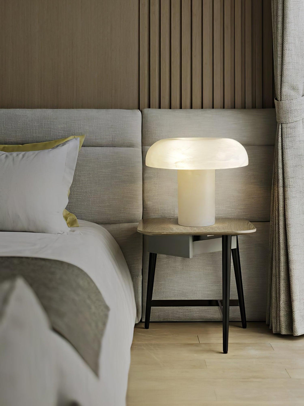 Lampe à poser moderne Acel en Albâtre Laiton et blanc