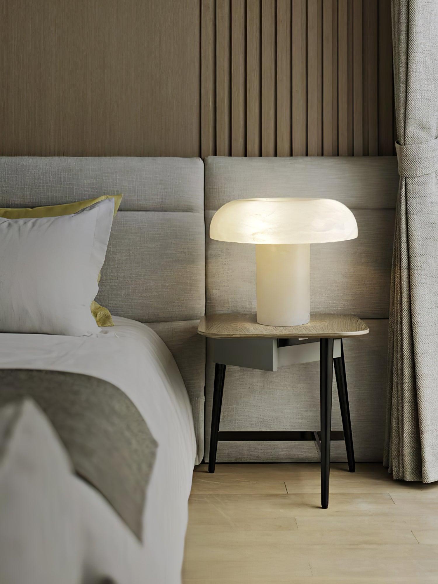 Lampe à poser moderne Acel en Albâtre Laiton et blanc