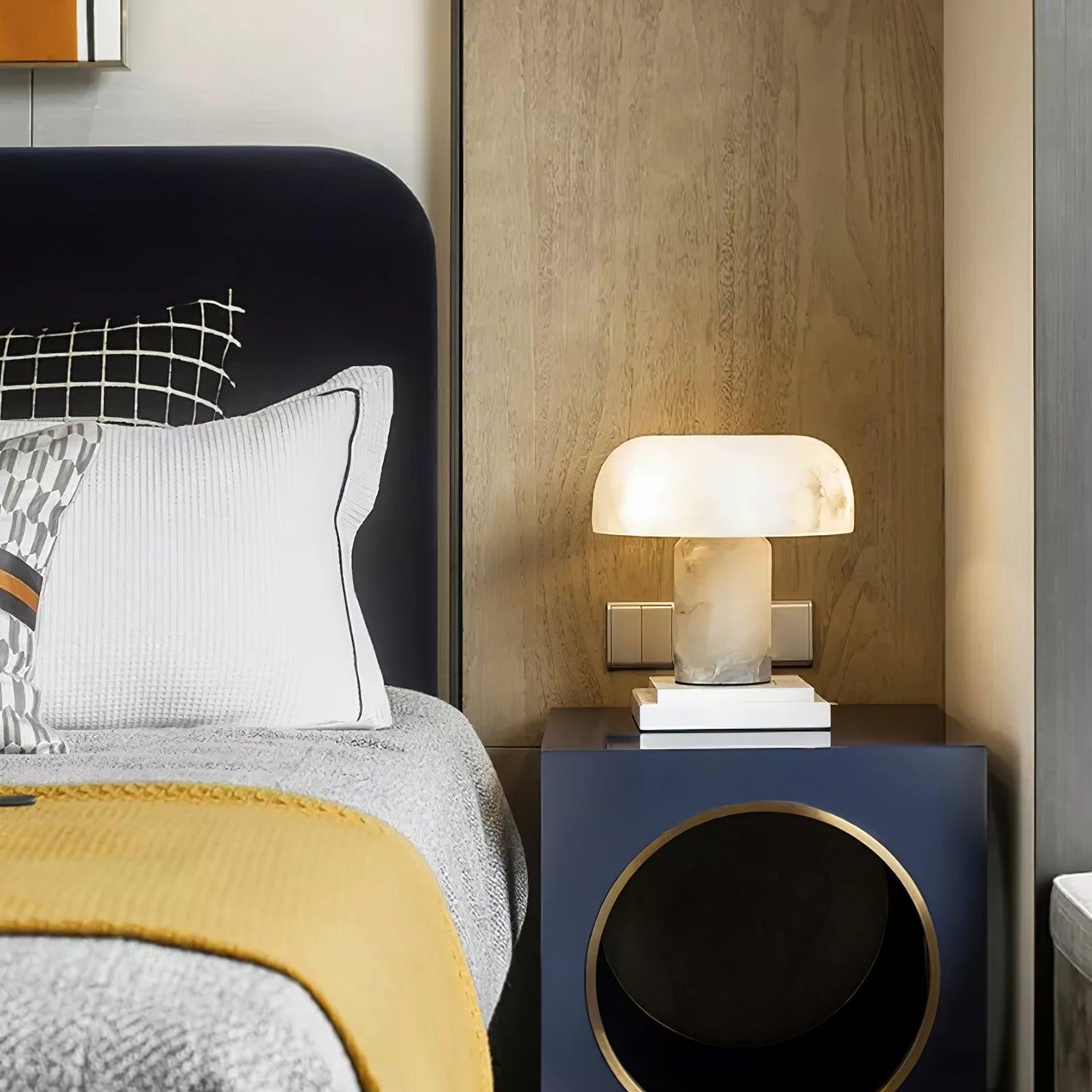 Lampe à poser moderne Acel en Albâtre Laiton et blanc
