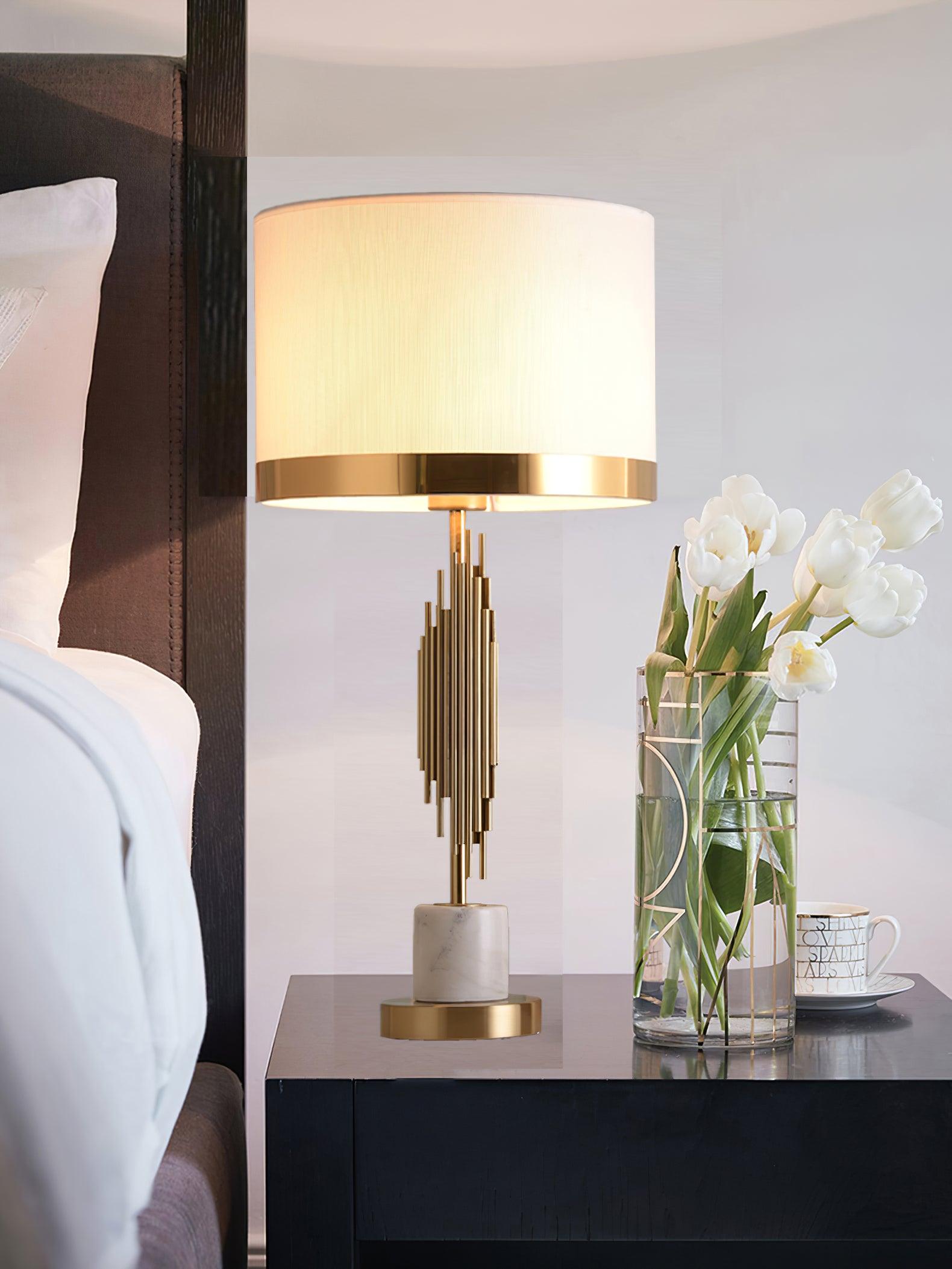 Lampe à poser moderne Dreng en Tissu, Fer, Marbre, Métal Doré
