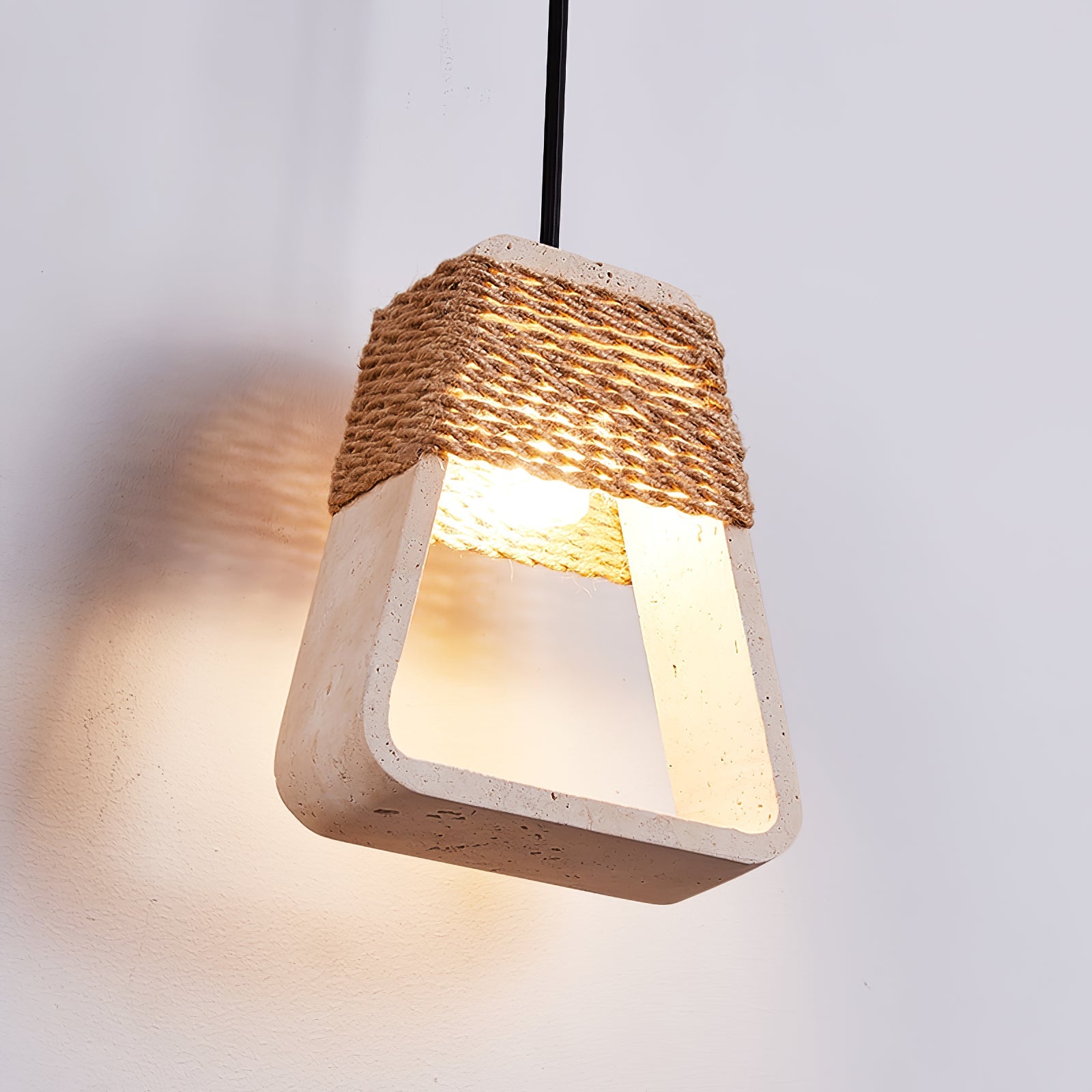 Suspension moderne Eskil en Travertin jaune