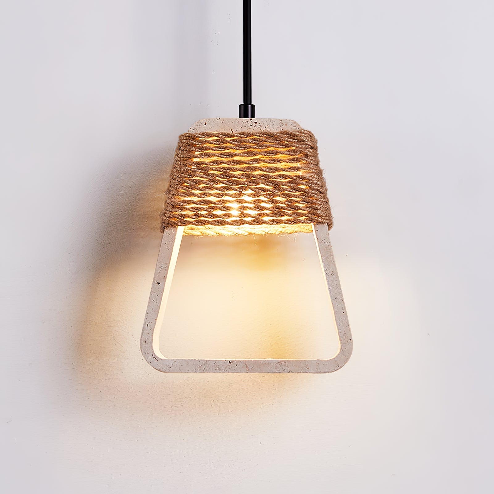 Suspension moderne Eskil en Travertin jaune