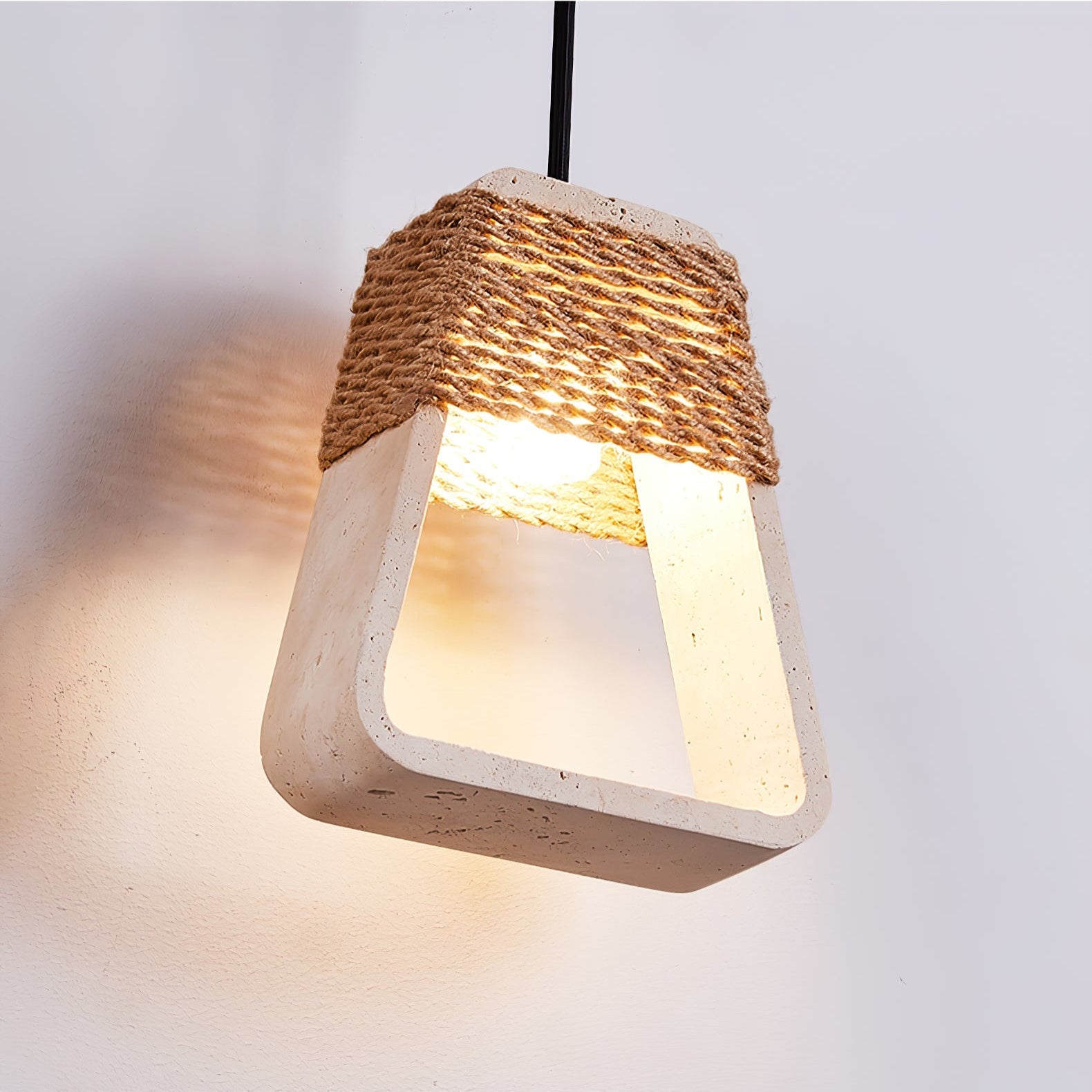 Suspension moderne Eskil en Travertin jaune