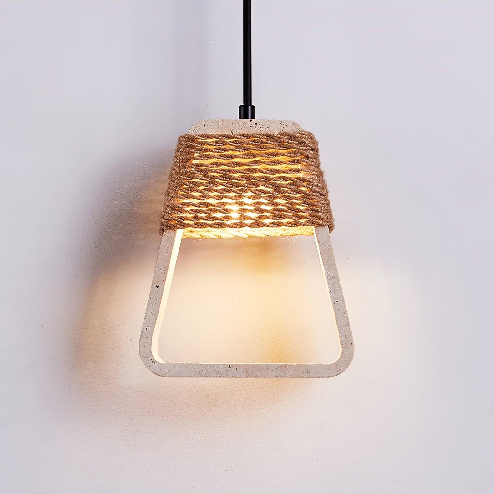 Suspension moderne Eskil en Travertin jaune