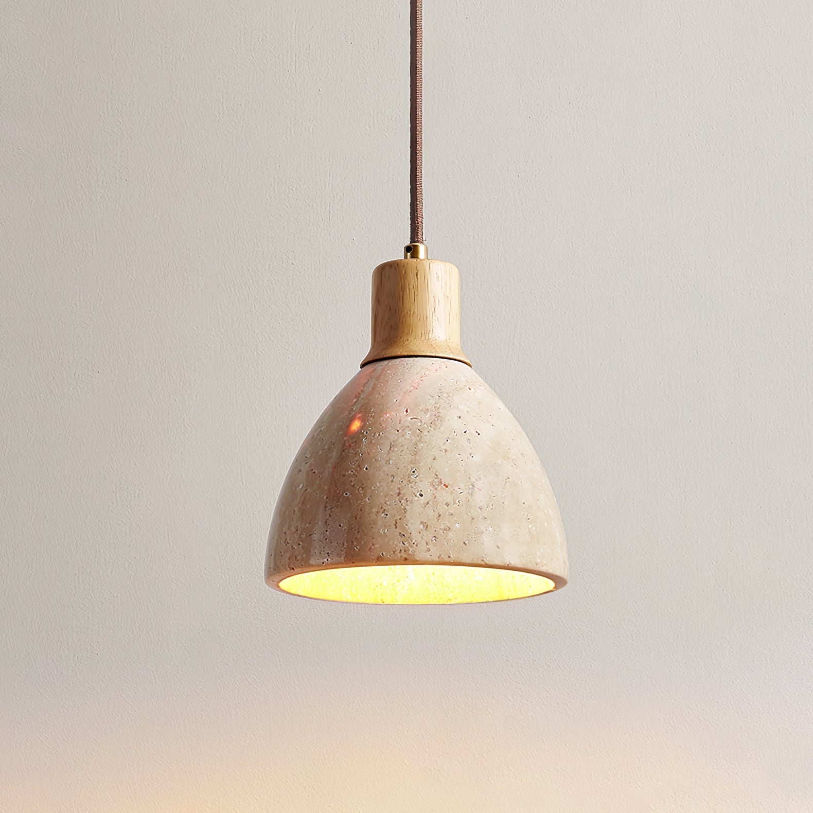 Suspension moderne Norulf en Bois et travertin jaune