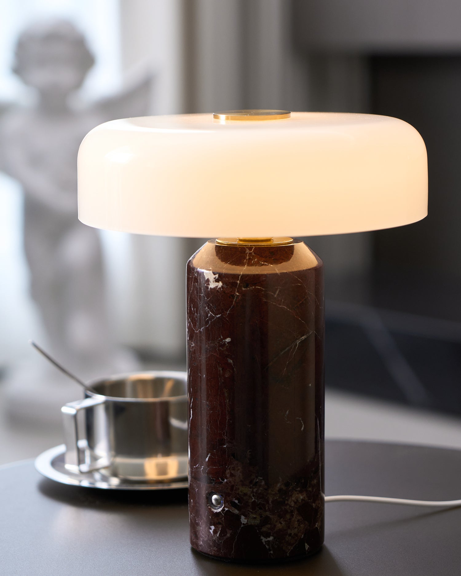 Lampe à poser moderne Fridrek en Marbre Foncé rouge