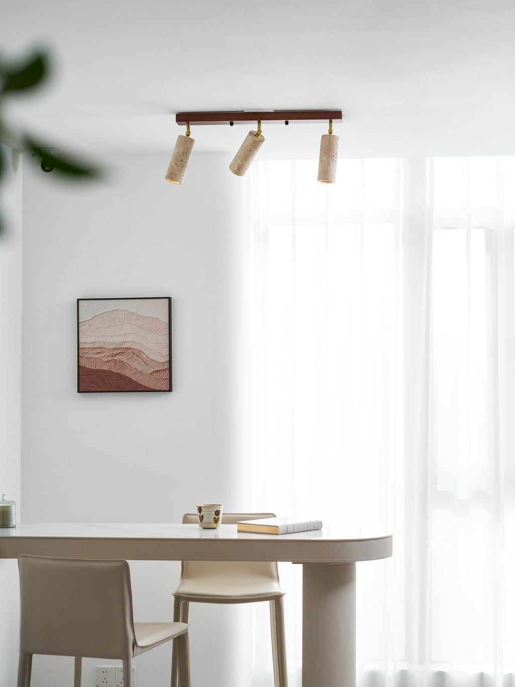 Plafonnier moderne Fjalar en Noyer bois et travertin jaune