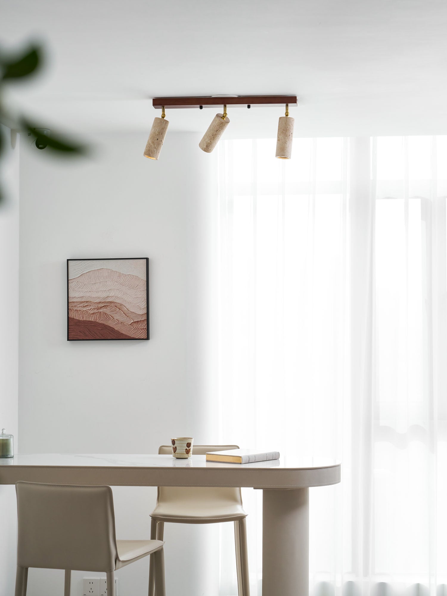 Plafonnier moderne Fjalar en Noyer bois et travertin jaune