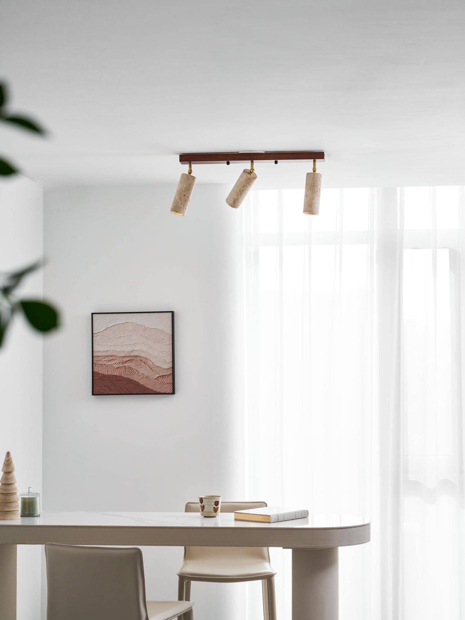 Plafonnier moderne Fjalar en Noyer bois et travertin jaune