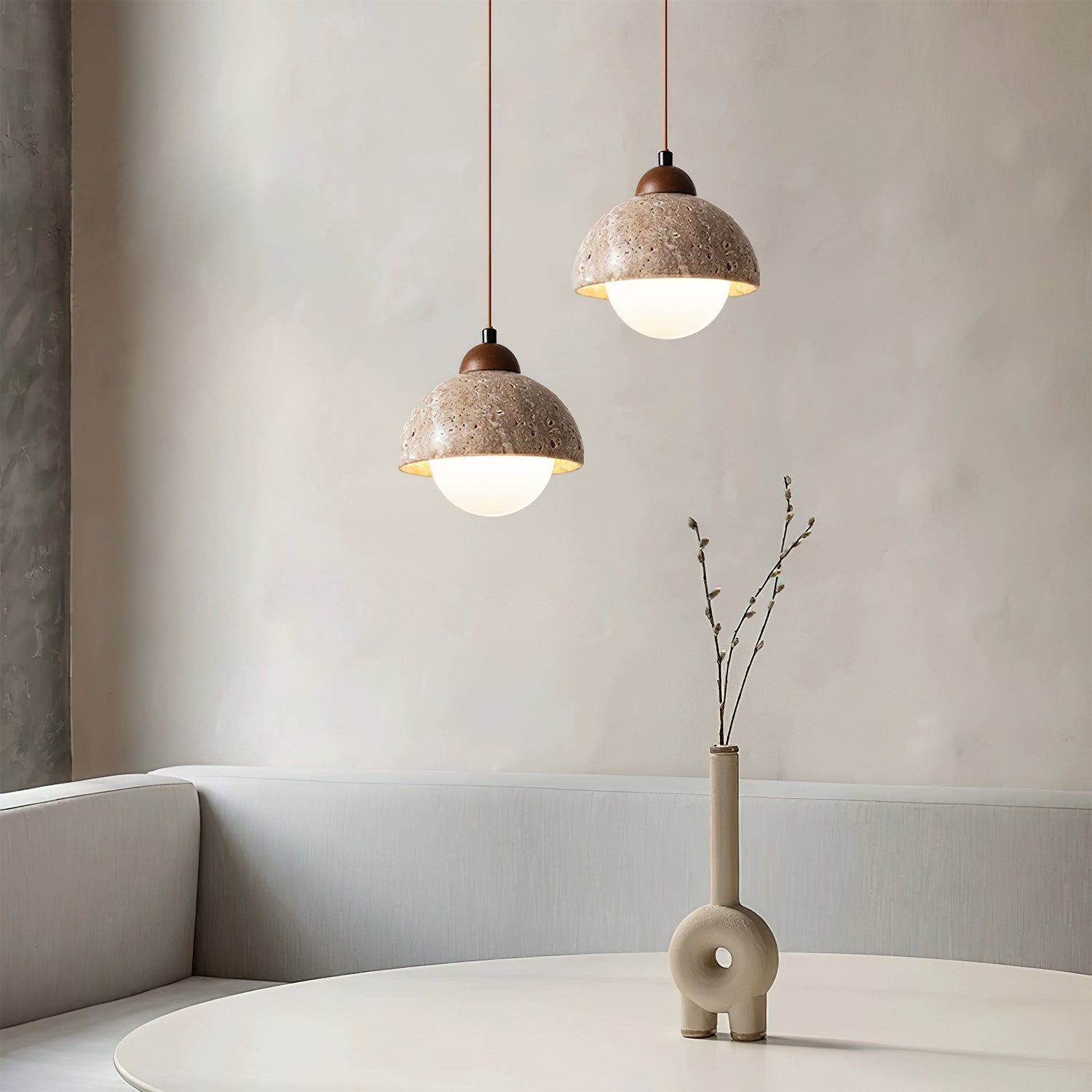 Suspension moderne Delroy en Travertin jaune