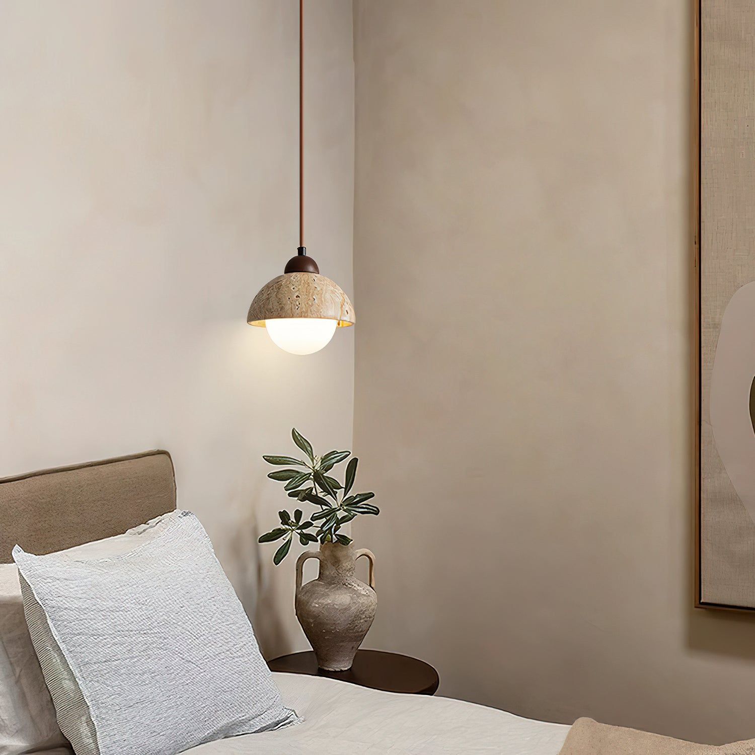Suspension moderne Delroy en Travertin jaune