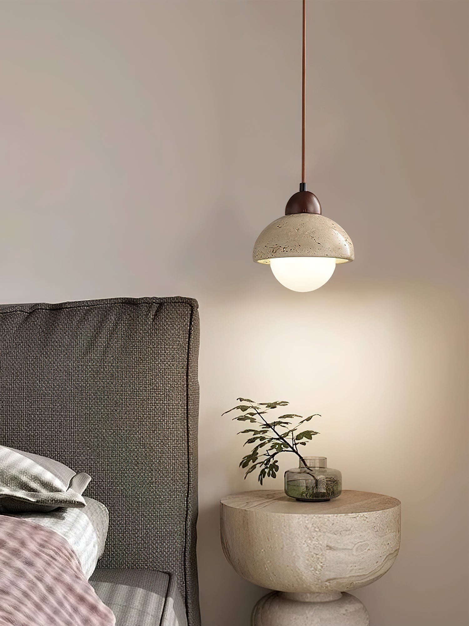Suspension moderne Delroy en Travertin jaune