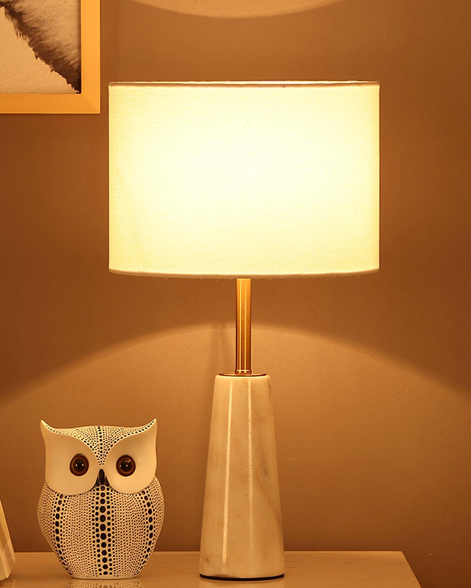Lampe à poser moderne Athos en Or et blanc marbre