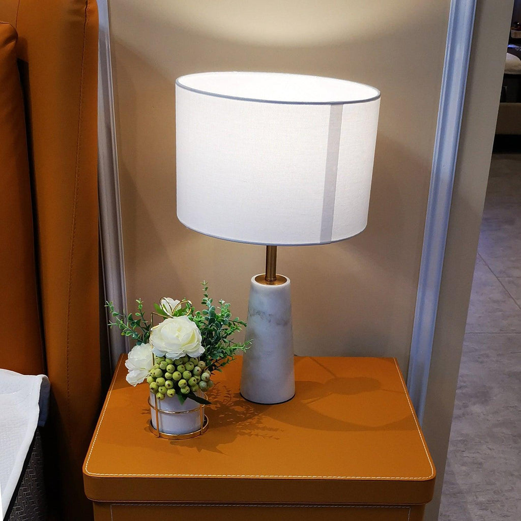 Lampe à poser moderne Athos en Or et blanc marbre