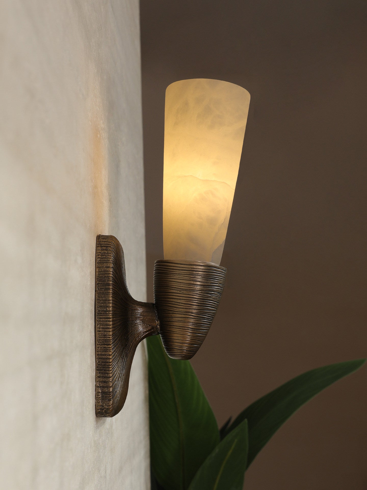 Applique murale moderne Grane en Albâtre Bronze et blanc