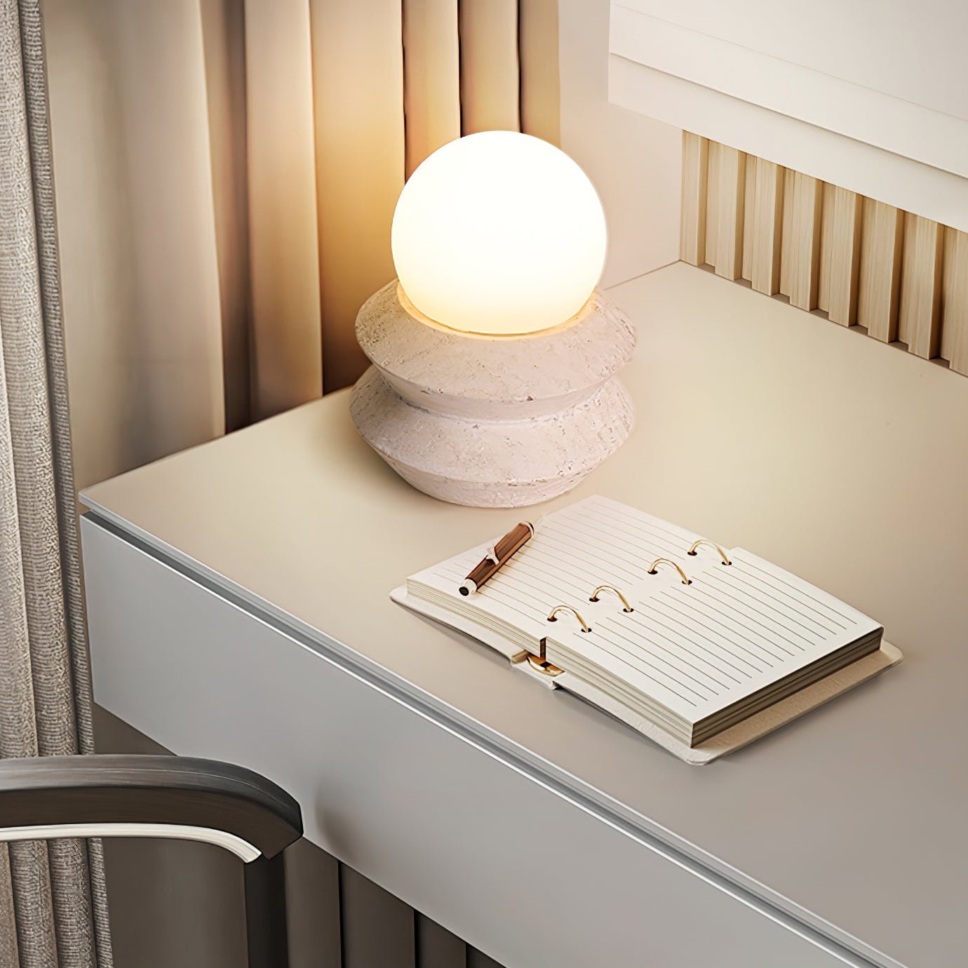 Lampe à poser moderne Armod en Travertin jaune et blanc