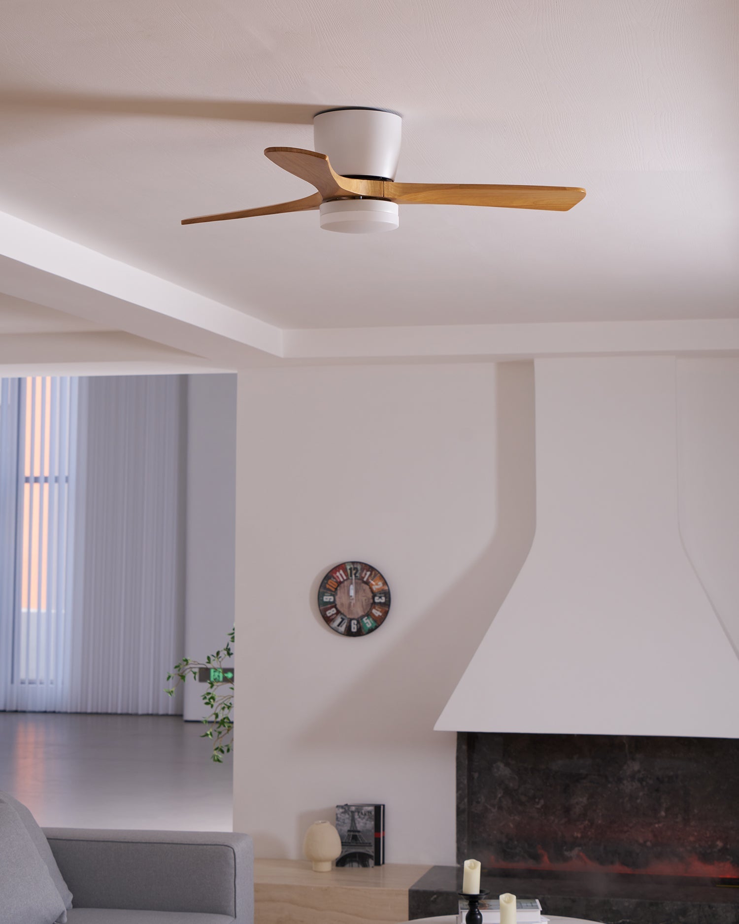 Ventilateur de plafond moderne Tarben en Blanc et bois naturel