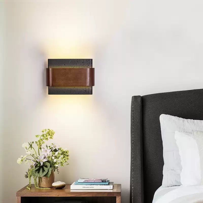 Applique murale moderne Ernest en Noyer bois et noir travertin