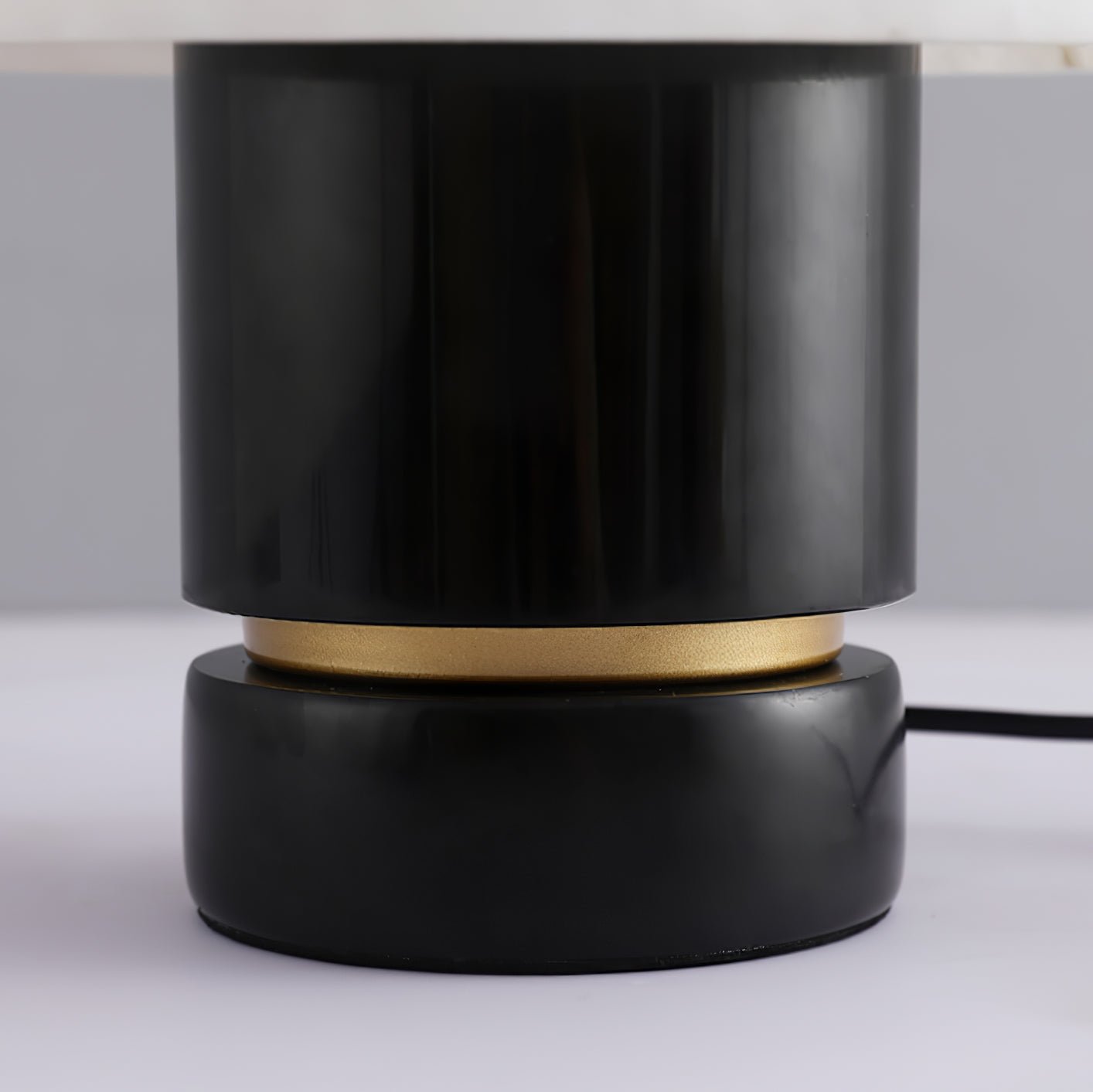 Lampe à poser moderne Perry en Albâtre Noir et blanc
