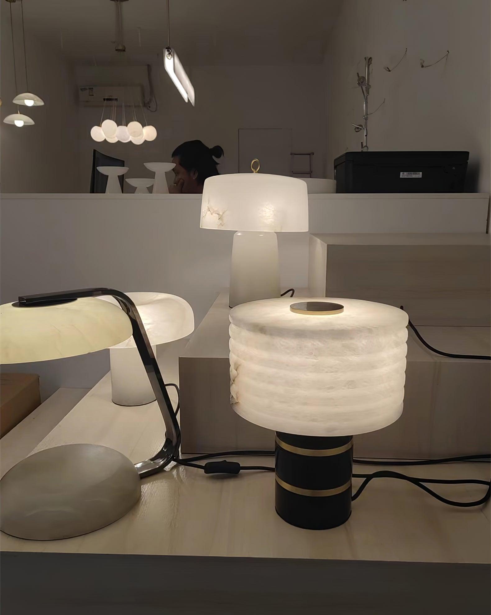 Lampe à poser moderne Perry en Albâtre Noir et blanc