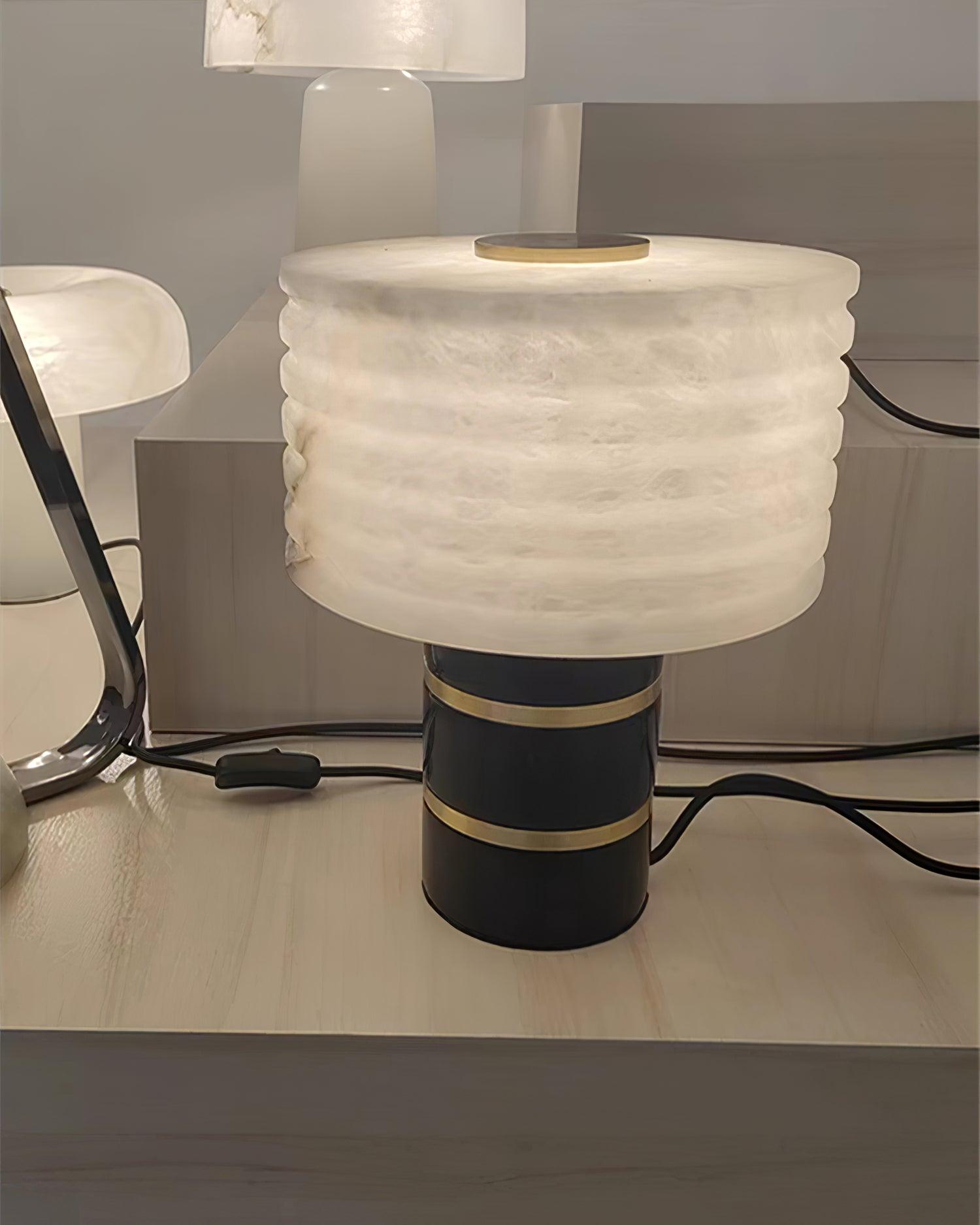 Lampe à poser moderne Perry en Albâtre Noir et blanc