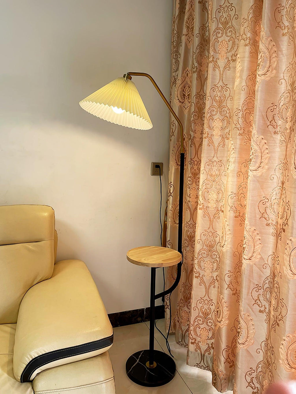 Lampadaire moderne Joralf en Marbre Beige et noir et doré
