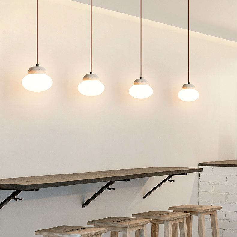 Suspension moderne Raimo en Travertin jaune et blanc