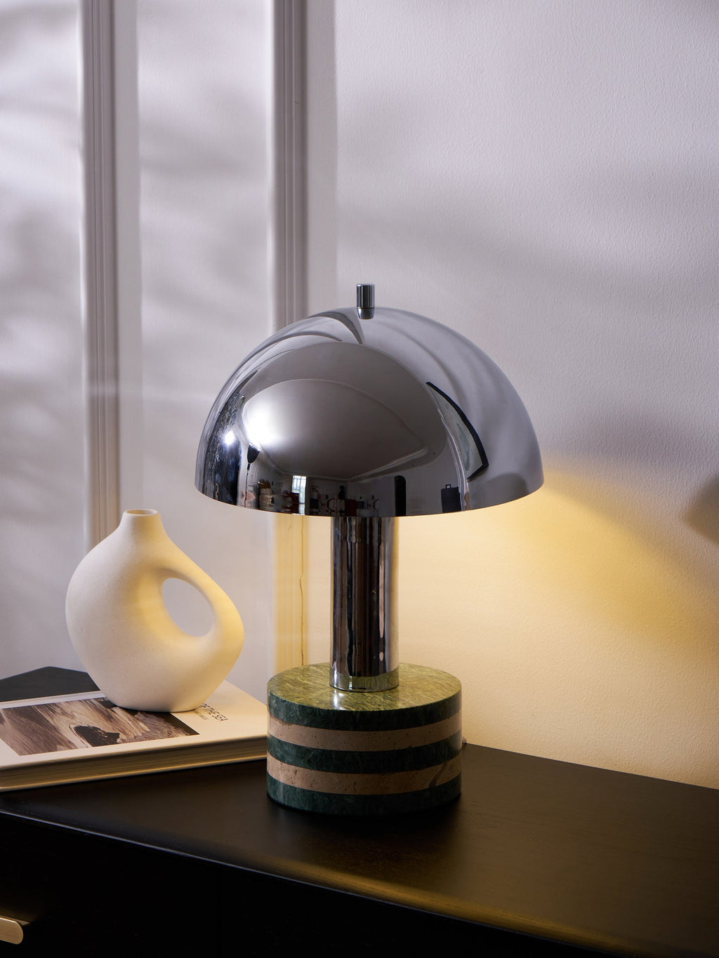 Lampe à poser moderne Agaton en chrome Gris et beige
