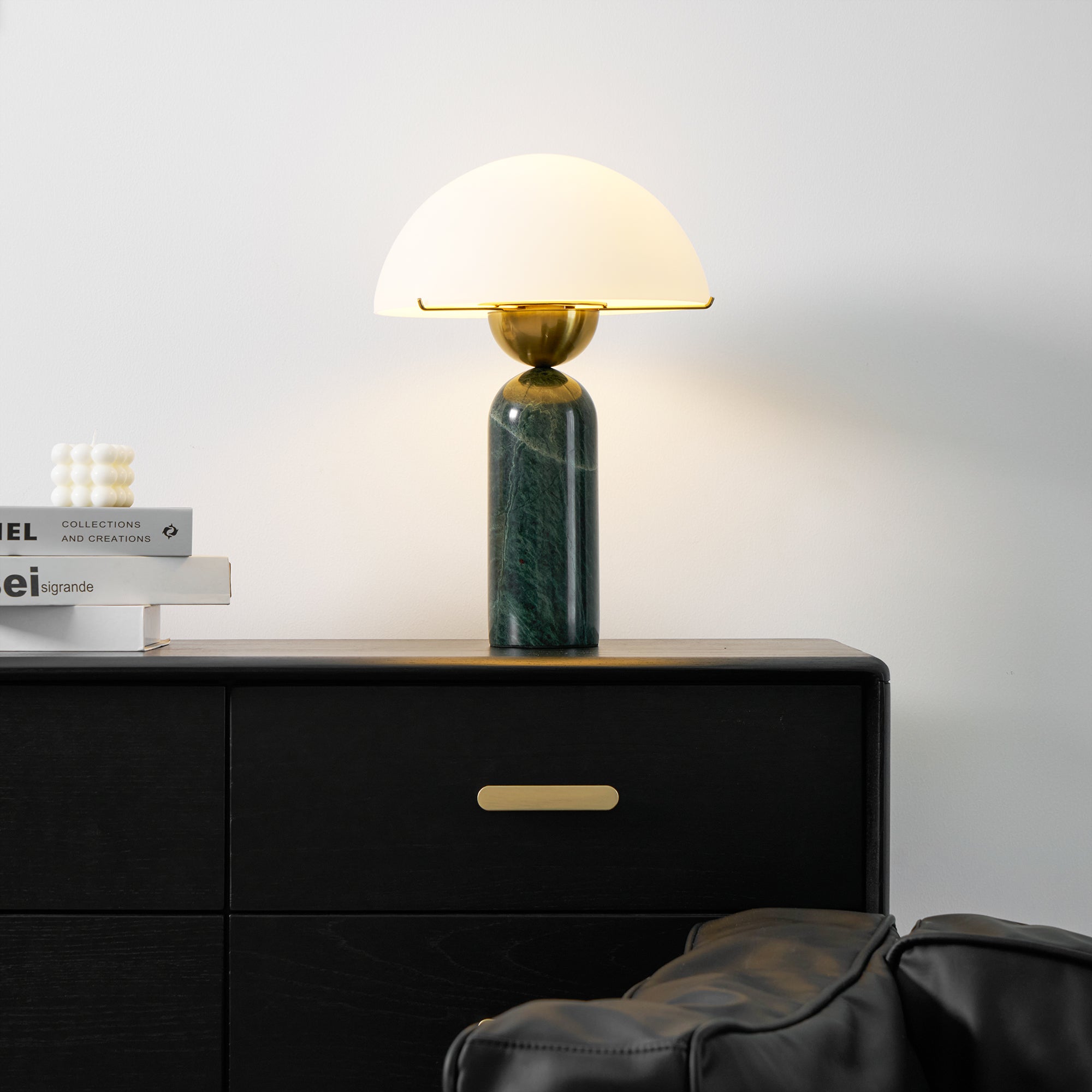 Lampe à poser moderne Galton en Marbre Doré et blanc albâtre