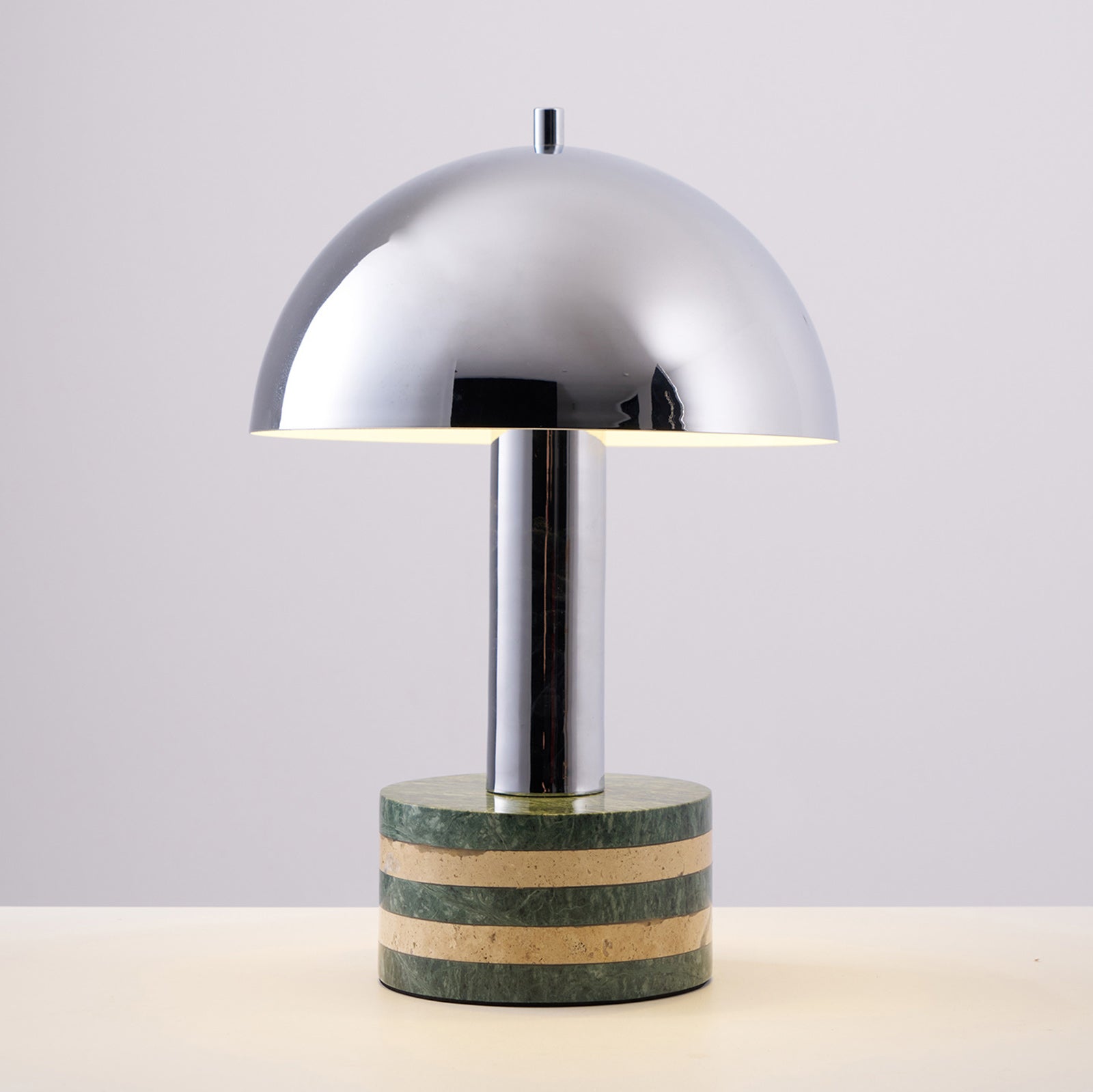 Lampe à poser moderne Agaton en chrome Gris et beige