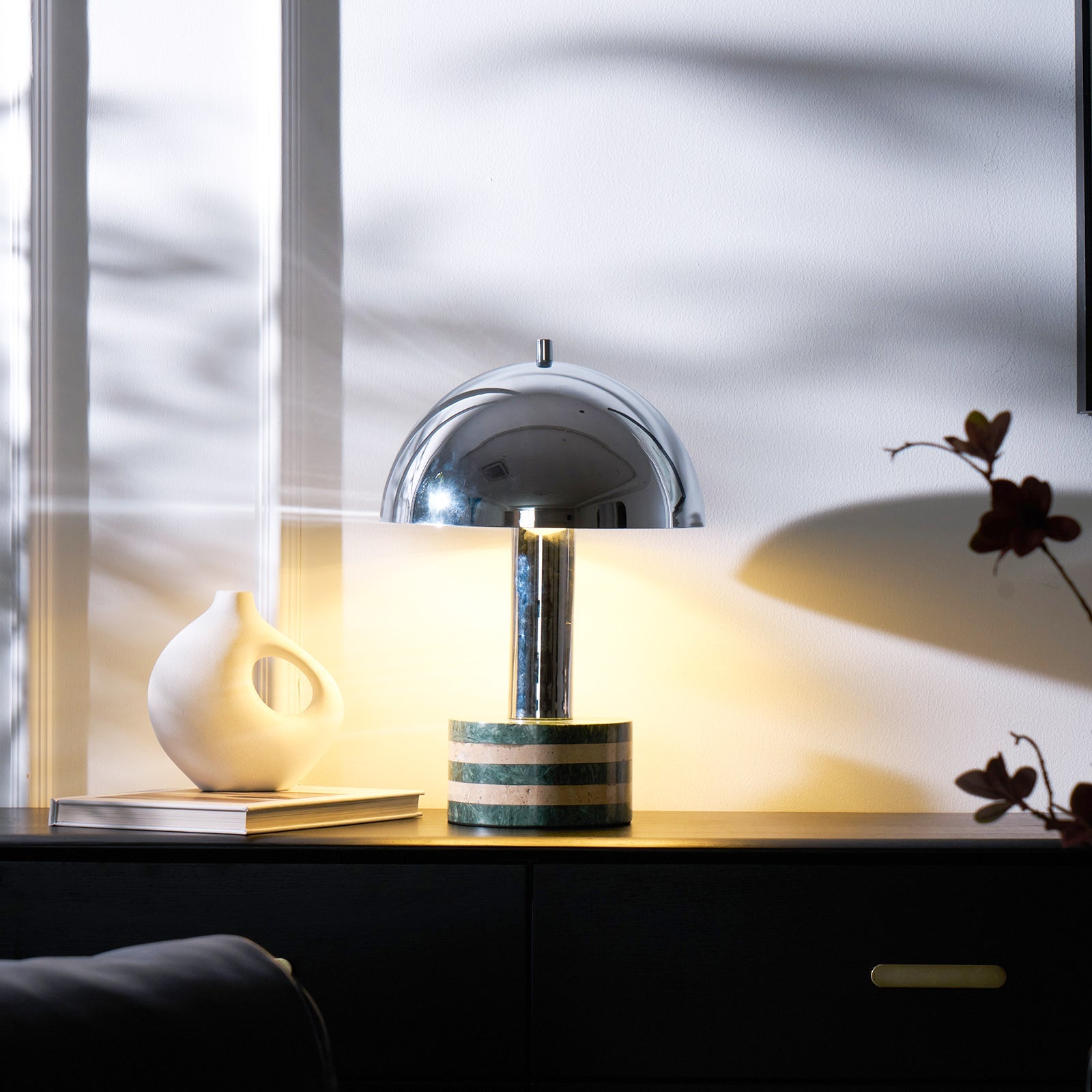Lampe à poser moderne Agaton en chrome Gris et beige