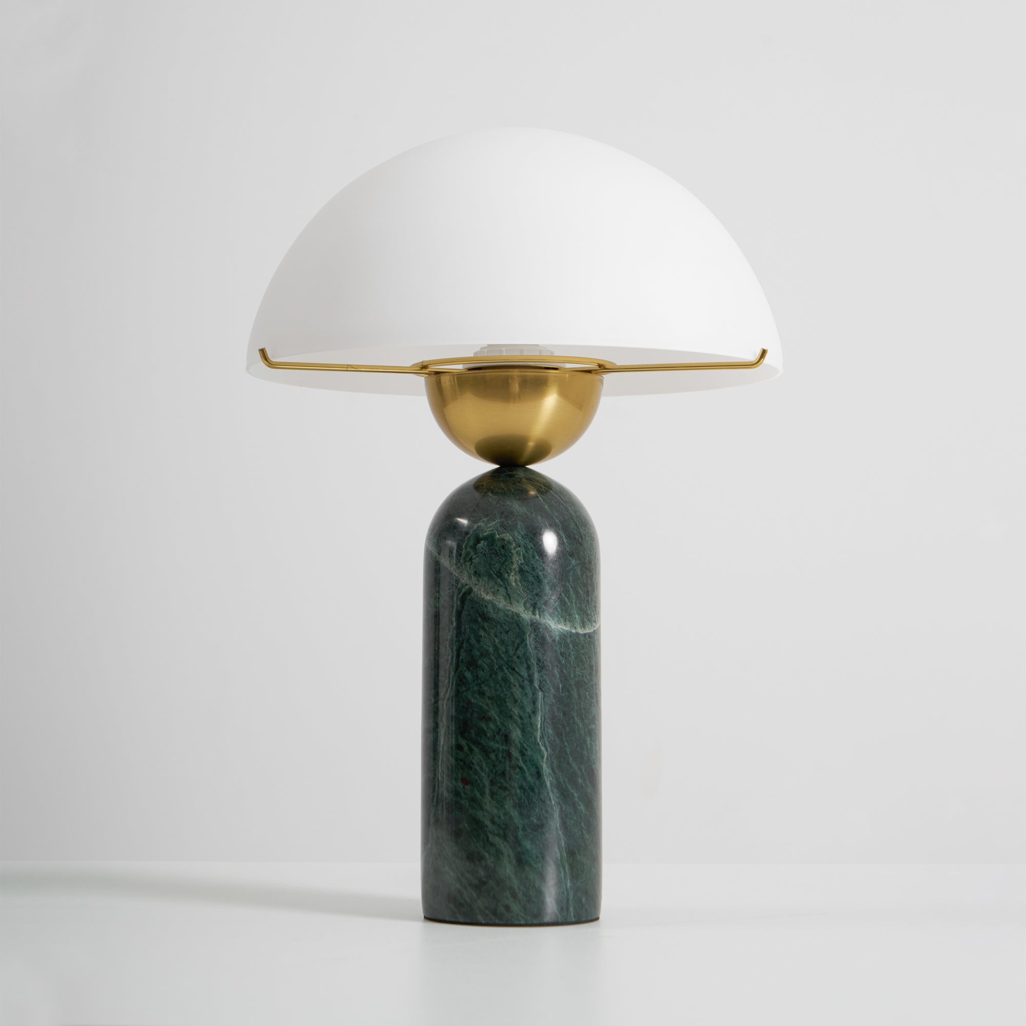 Lampe à poser moderne Galton en Marbre Doré et blanc albâtre