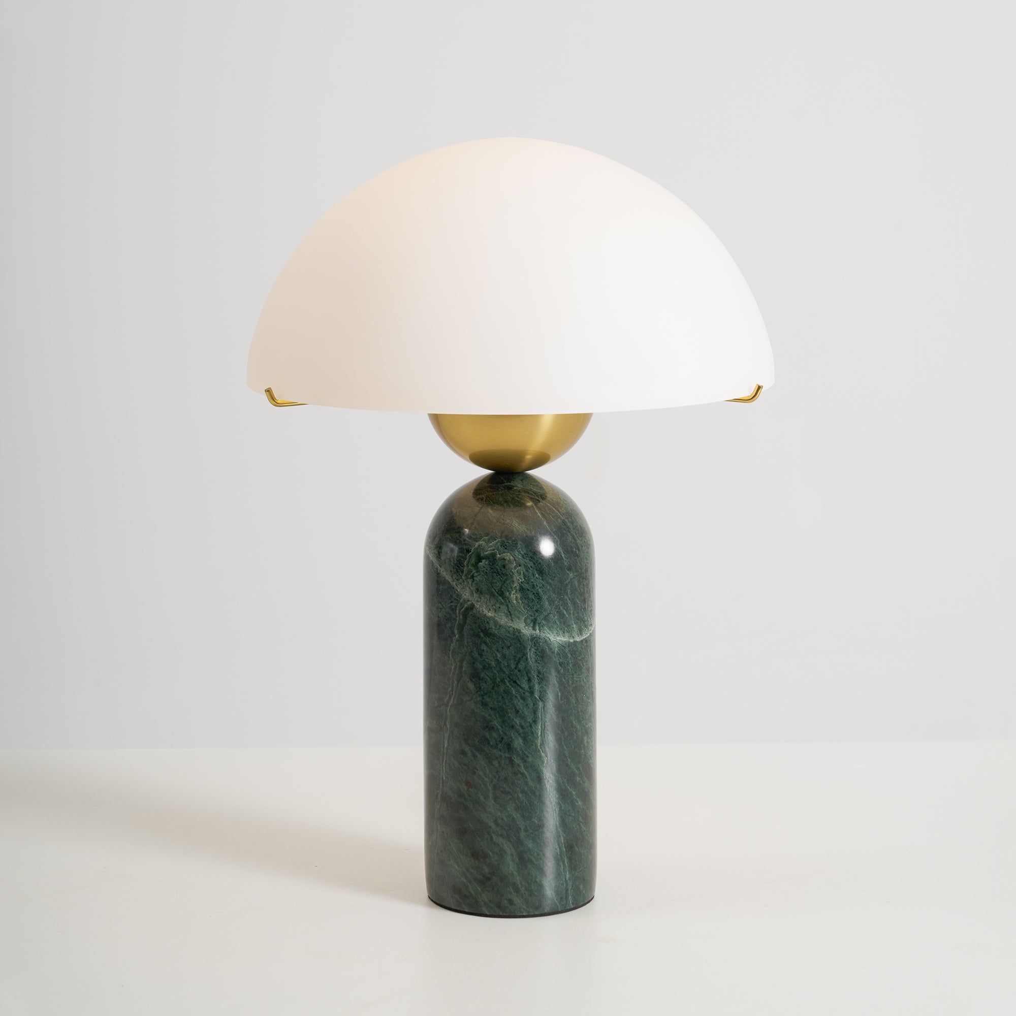 Lampe à poser moderne Galton en Albâtre Doré et vert marbre