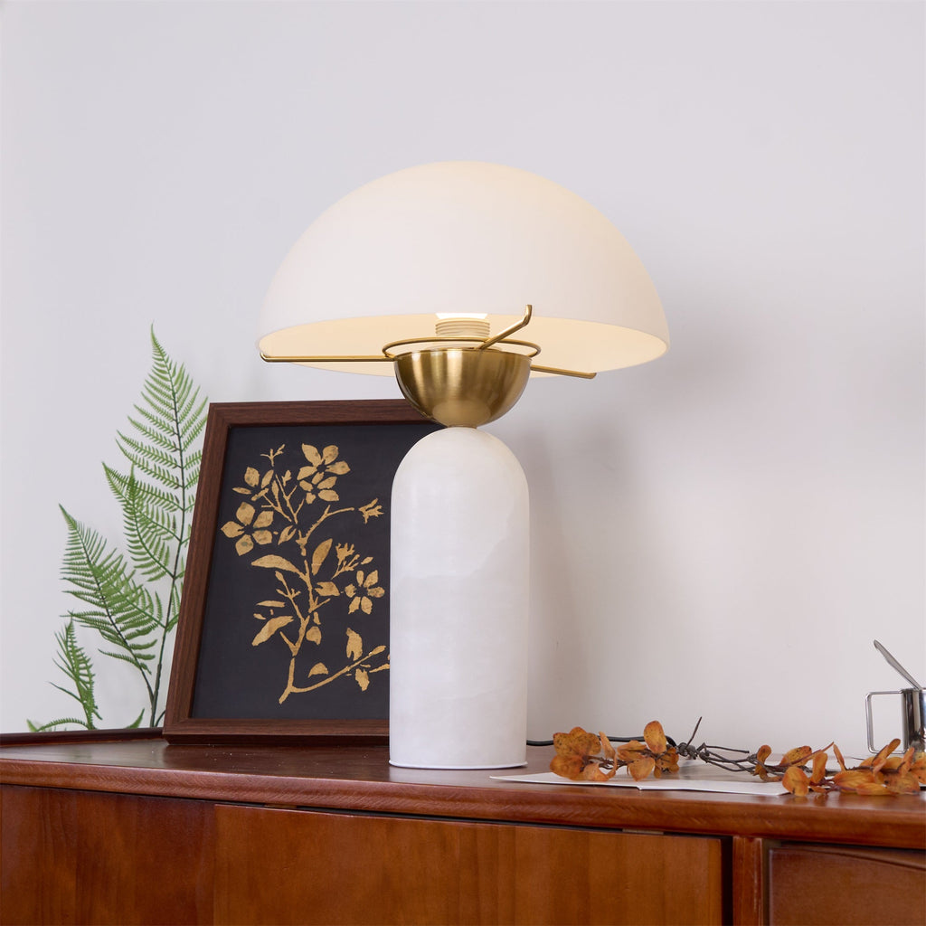 Lampe à poser moderne Galton en Marbre Doré et blanc albâtre