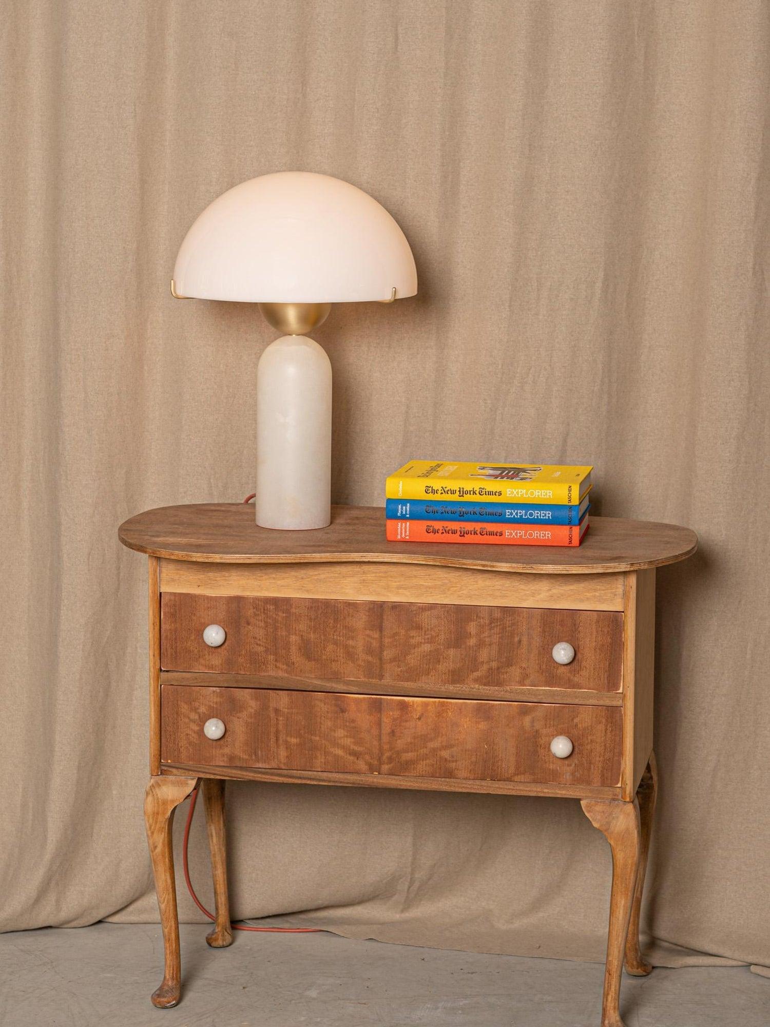 Lampe à poser moderne Galton en Albâtre Doré et vert marbre