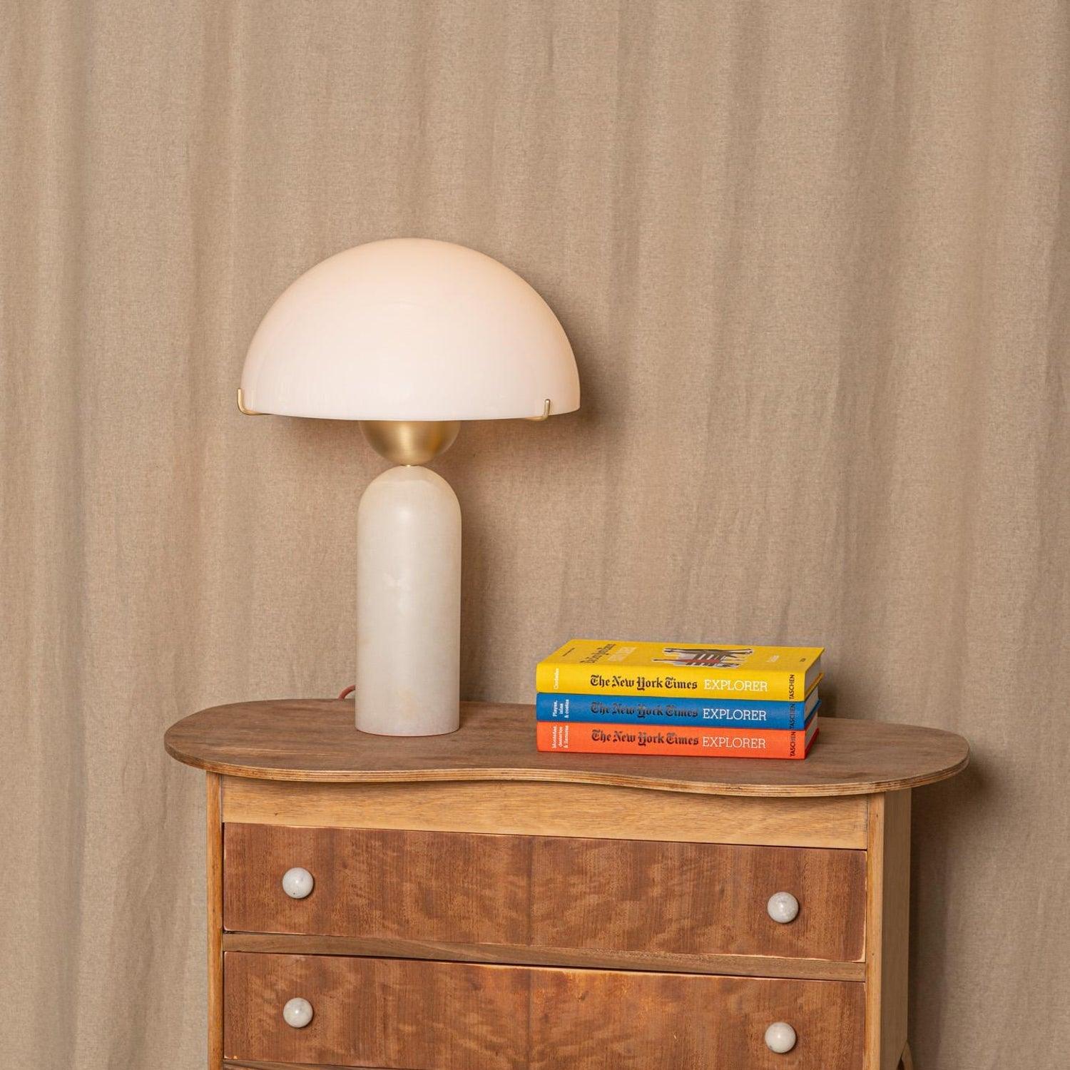 Lampe à poser moderne Galton en Albâtre Doré et vert marbre
