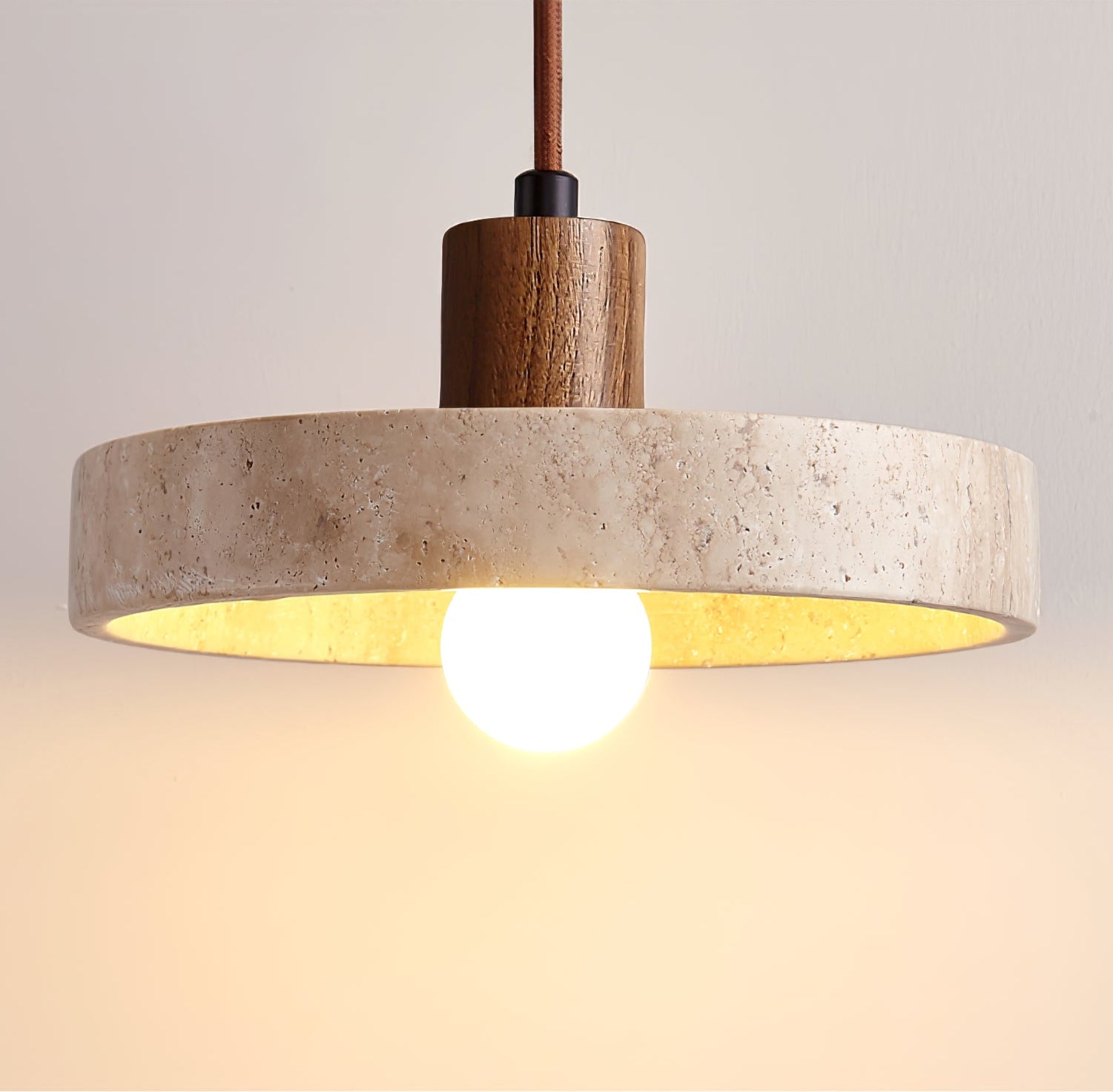Suspension moderne Lenni en Bois et travertin jaune