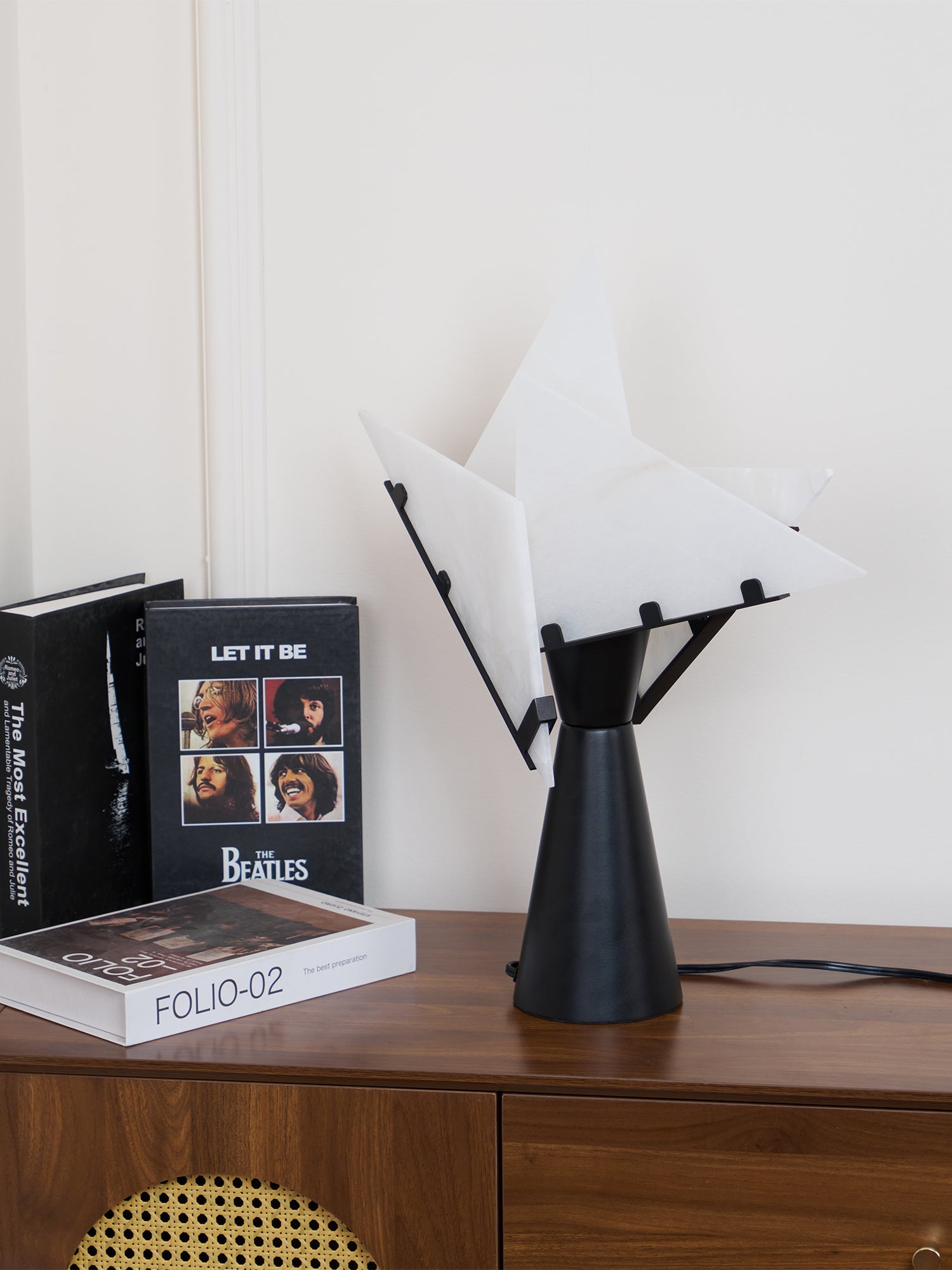 Lampe à poser moderne Evar en Albâtre Noir et blanc