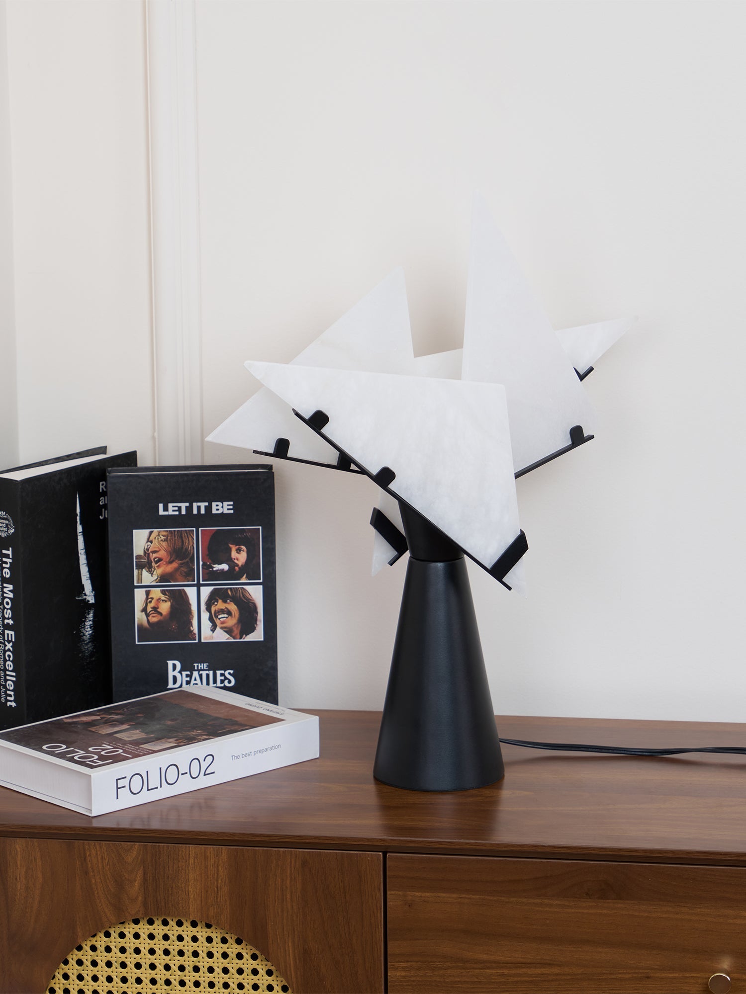 Lampe à poser moderne Evar en Albâtre Noir et blanc