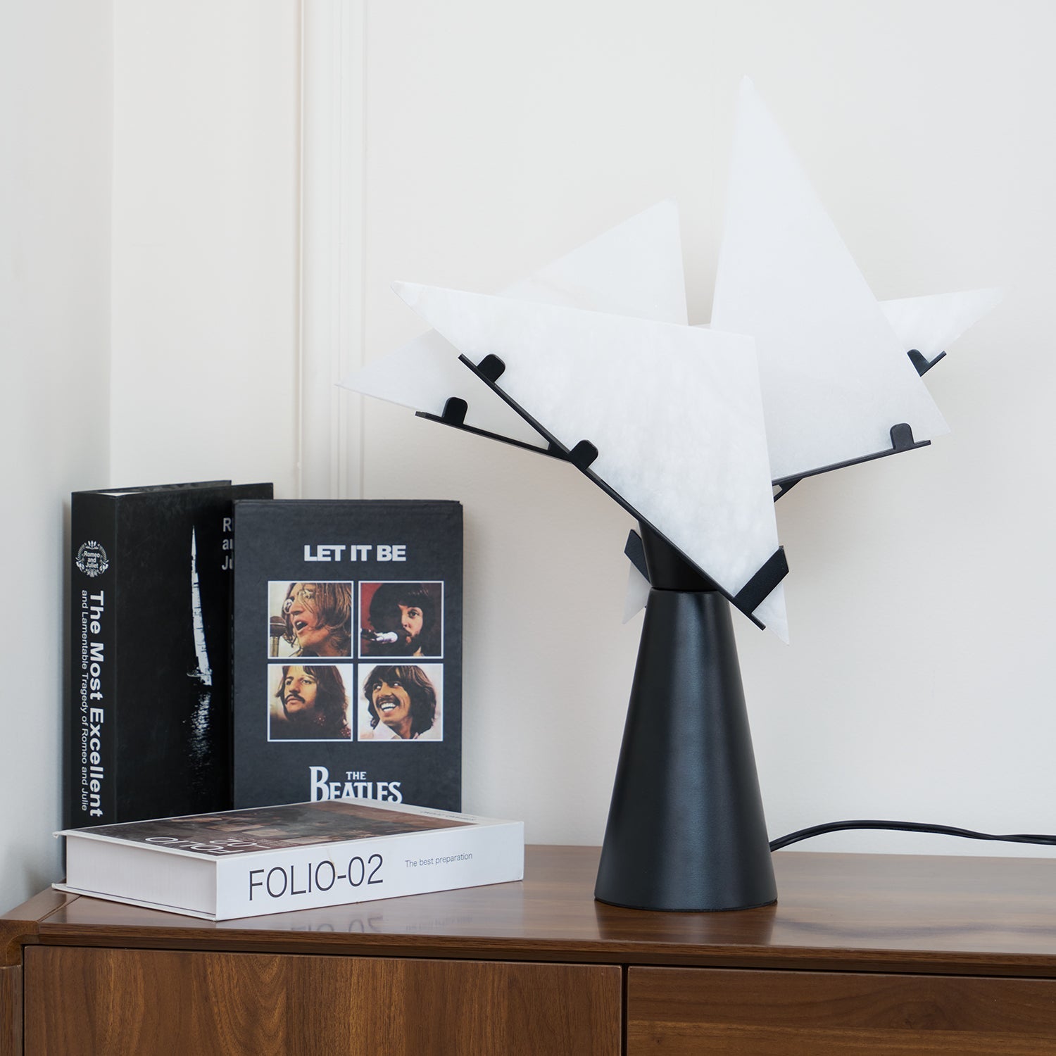 Lampe à poser moderne Evar en Albâtre Noir et blanc